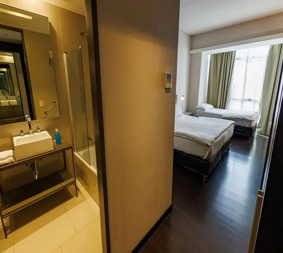 Toilet, Bed in Esplendor by Wyndham Mendoza Toilet, Bed in Esplendor by Wyndham Mendoza