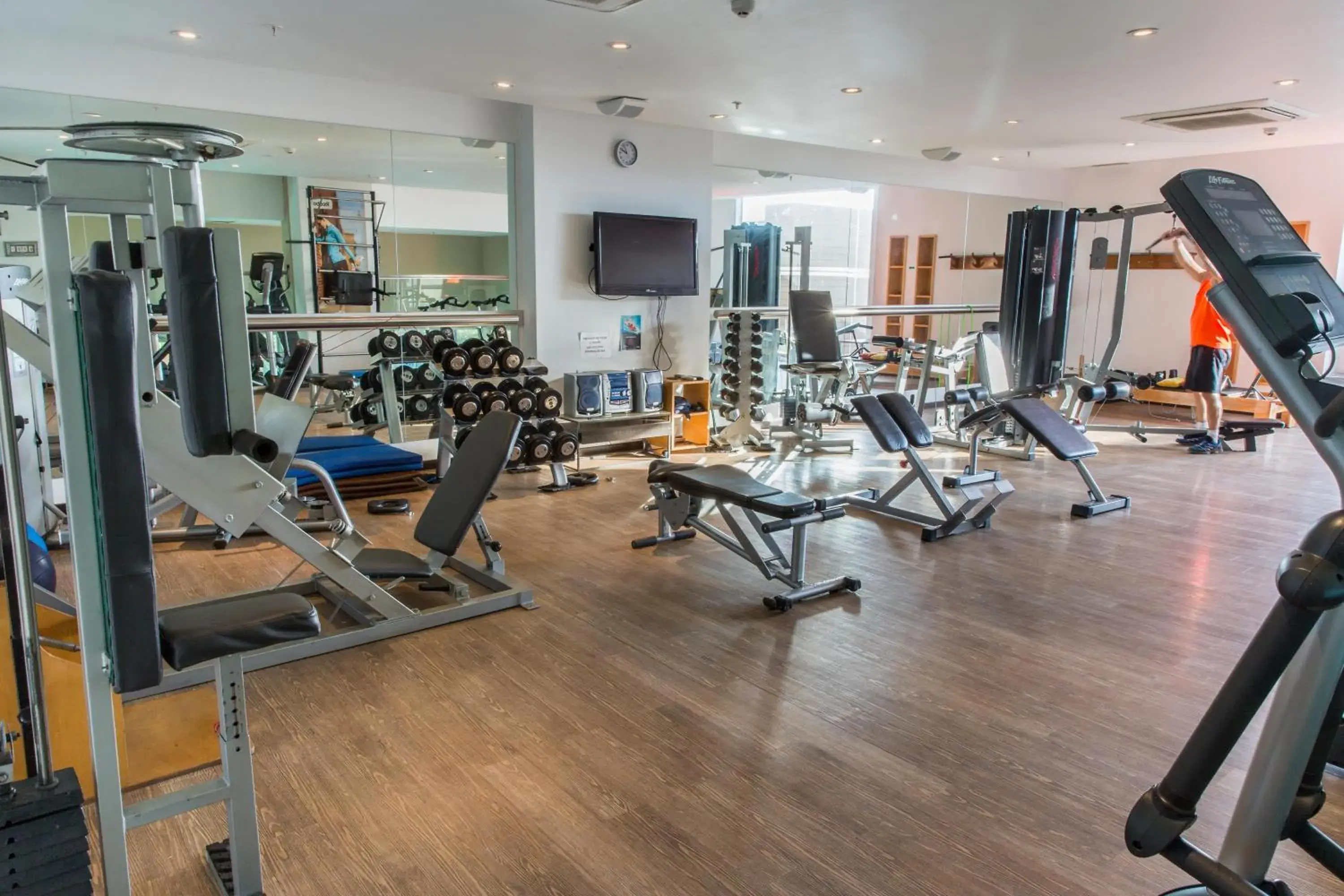 Fitness centre/facilities in Esplendor by Wyndham Mendoza Fitness centre/facilities in Esplendor by Wyndham Mendoza