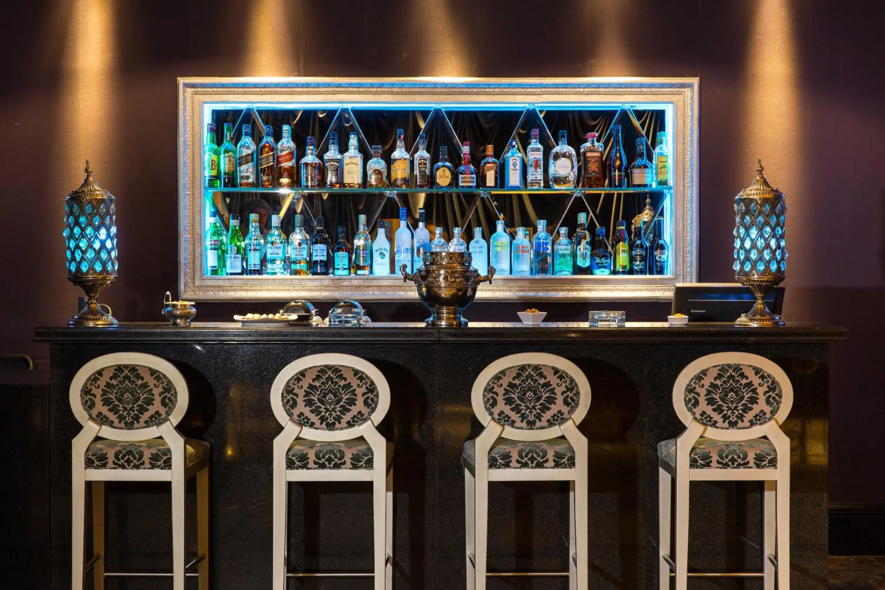 Lounge or bar in Esplendor by Wyndham Mendoza Lounge or bar in Esplendor by Wyndham Mendoza