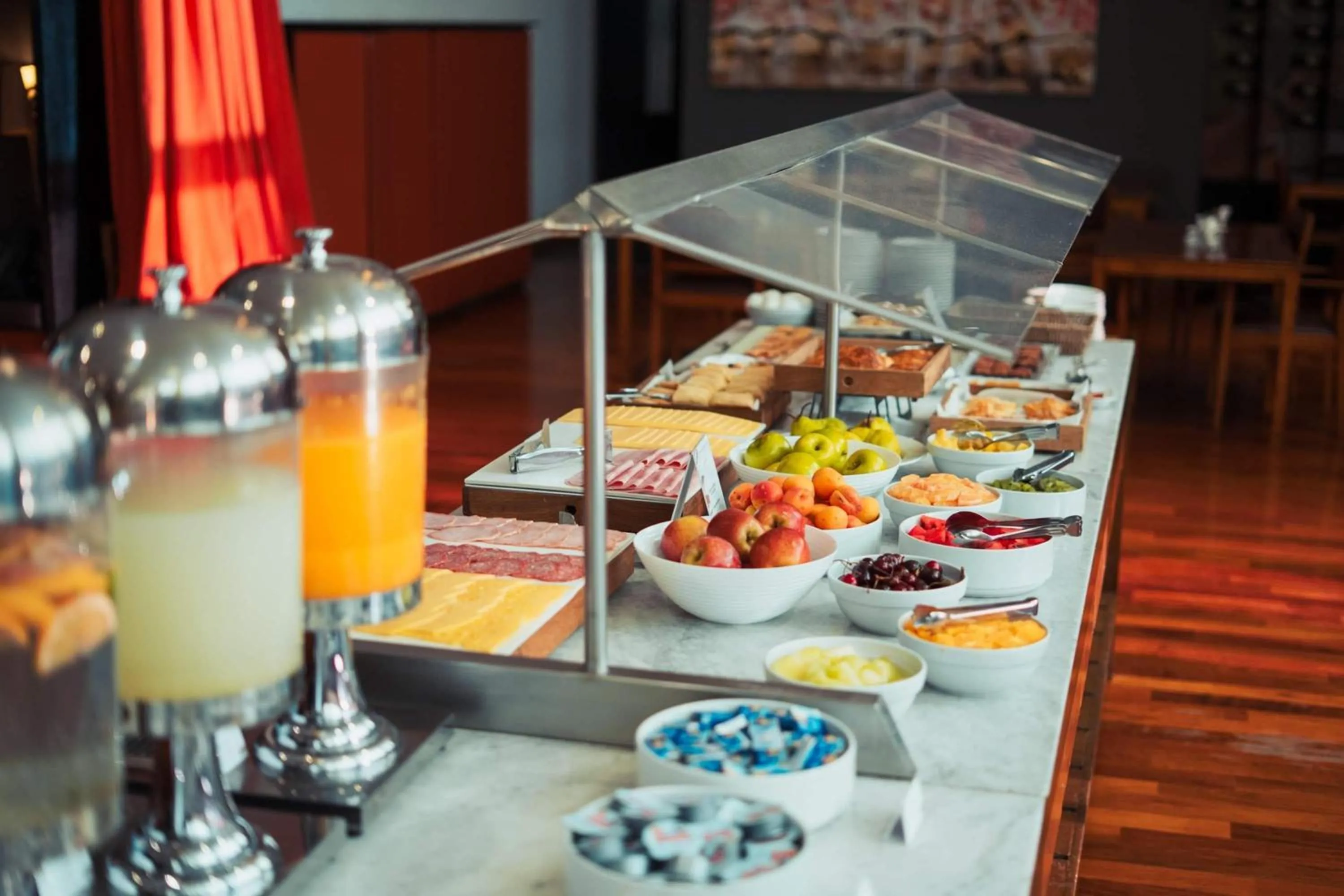 Restaurant/places to eat in Esplendor by Wyndham Mendoza