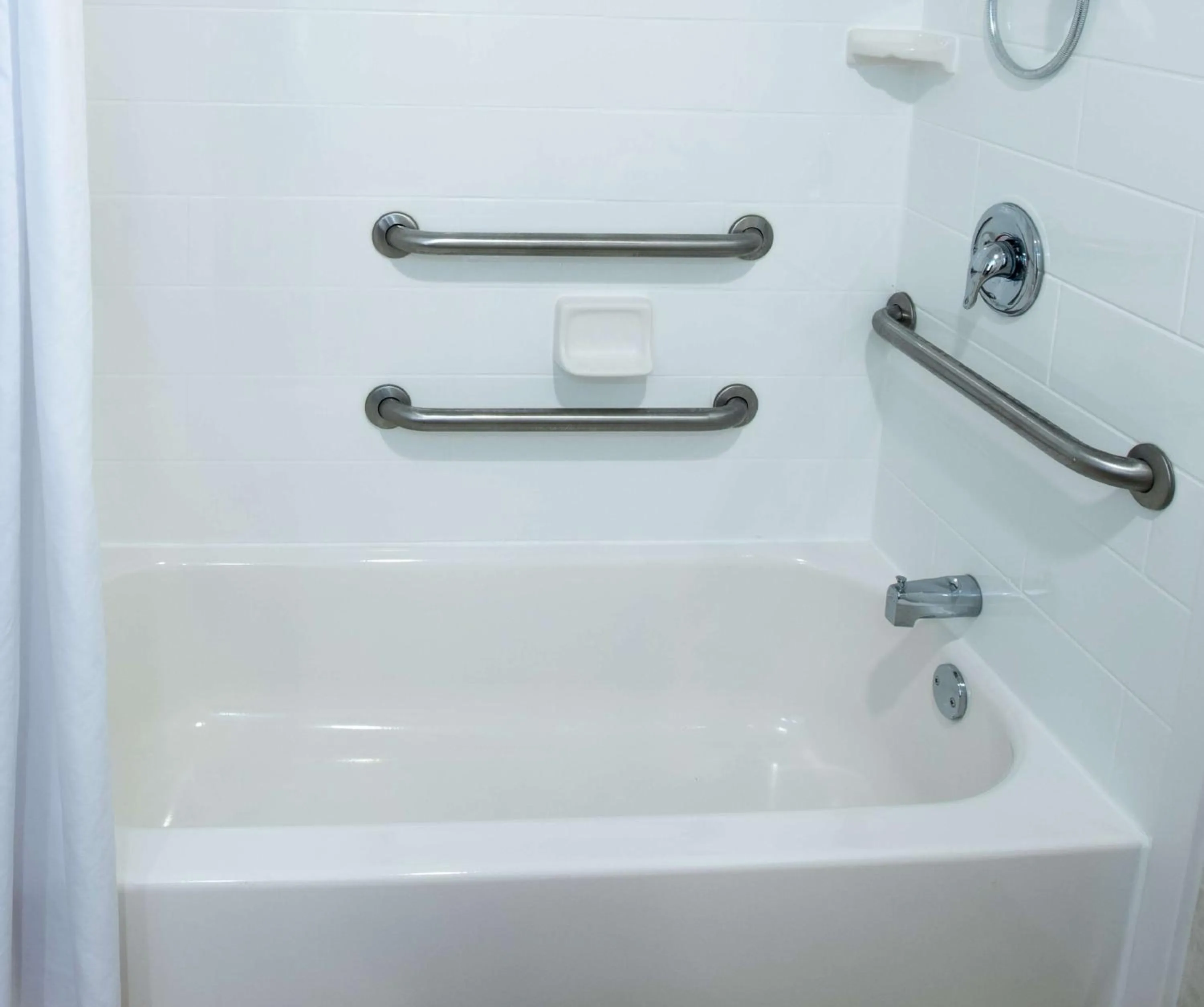 Bathroom in Hampton Inn Clarksville