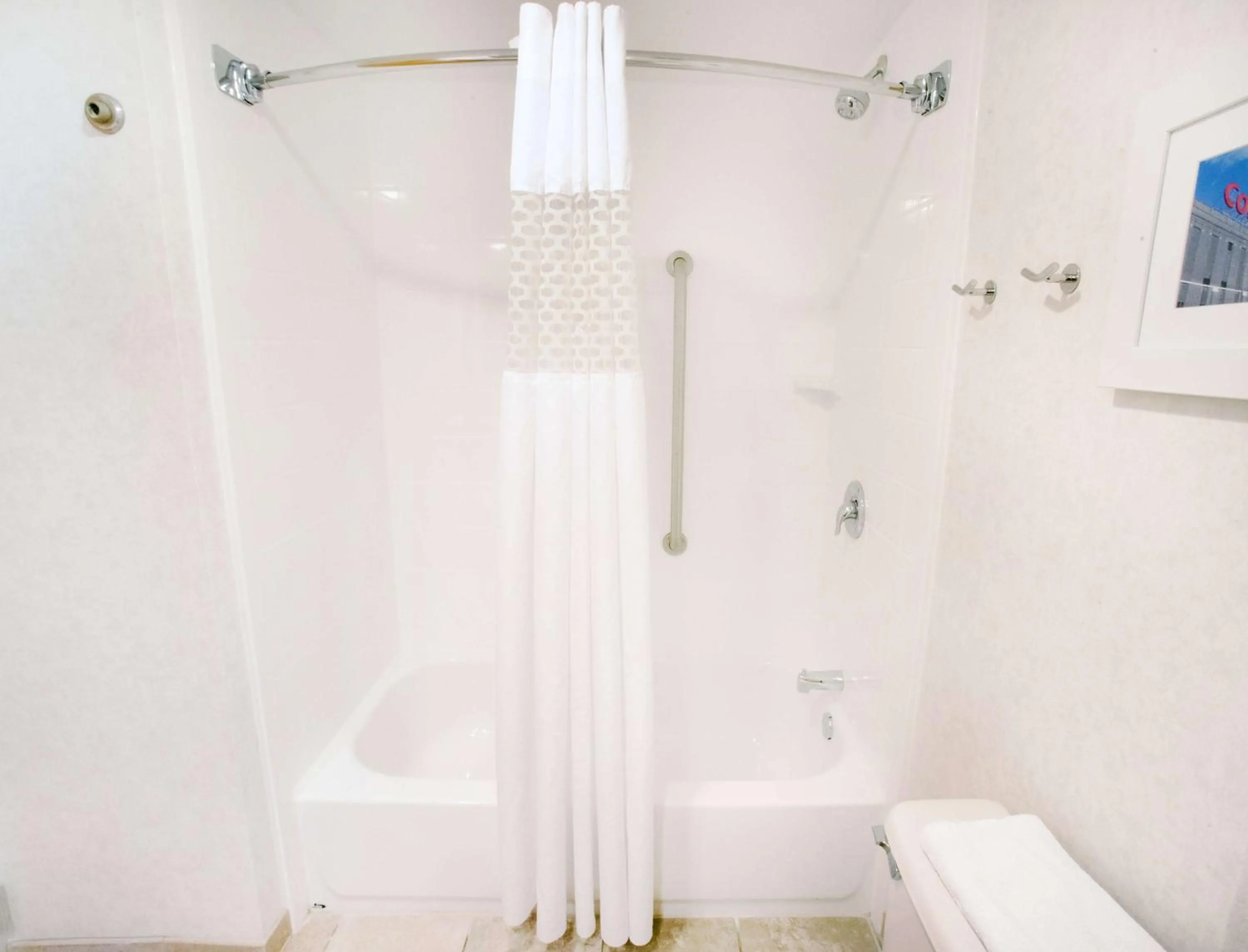 Bathroom in Hampton Inn Clarksville