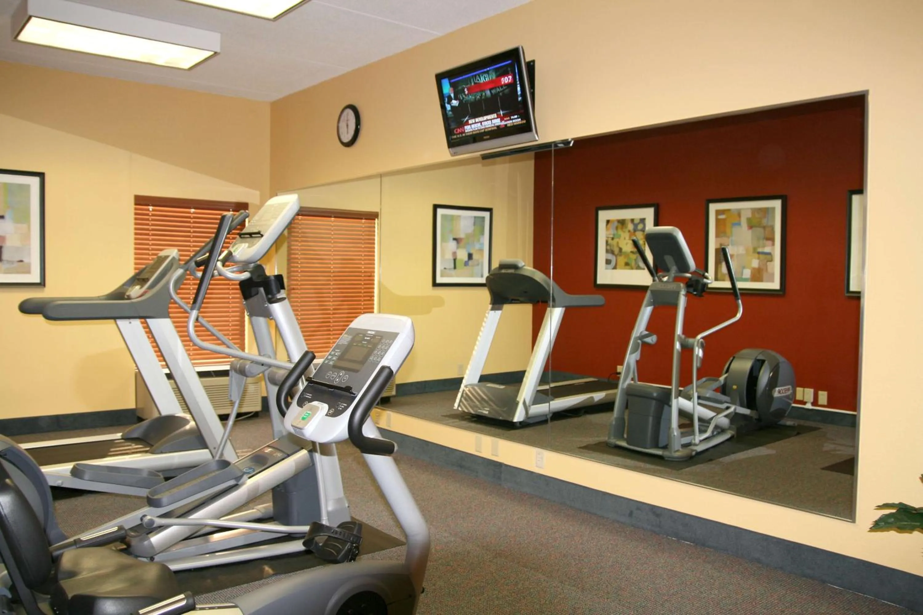 Fitness centre/facilities in Hampton Inn Clarksville