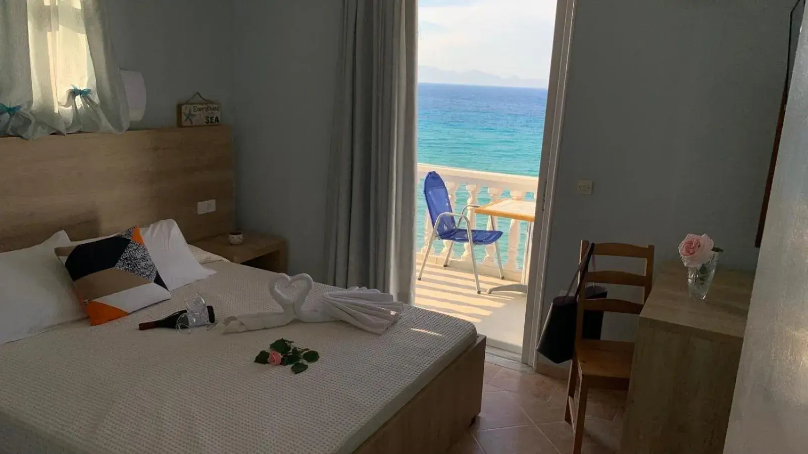 Bed in Clear Horizon Bed in Clear Horizon