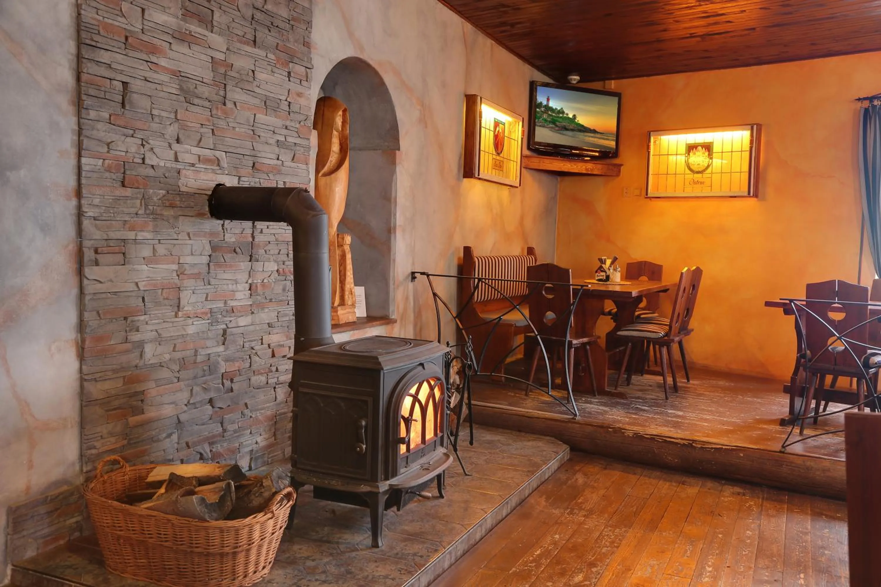 Restaurant/places to eat in Hotel Plesivec