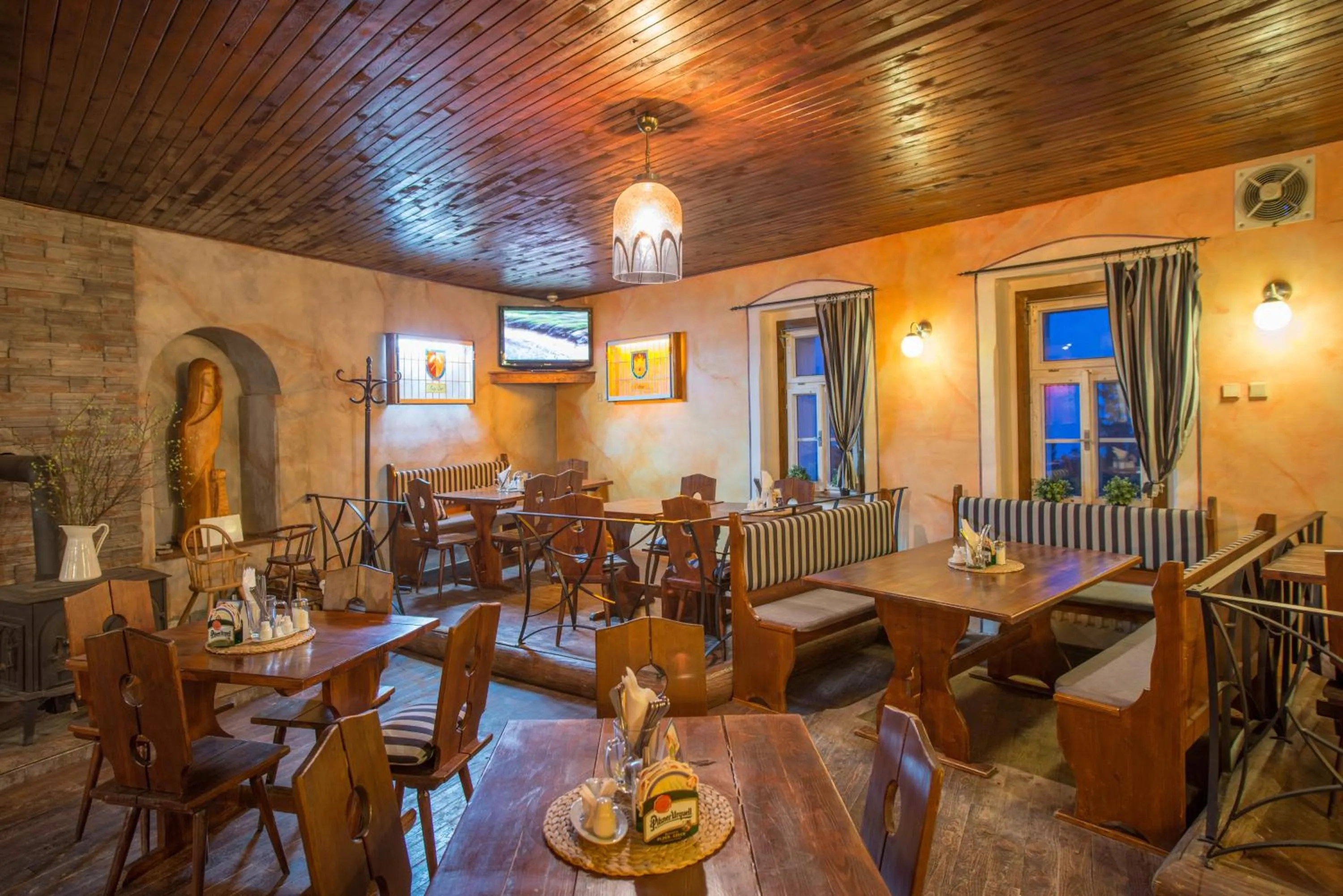 Restaurant/places to eat in Hotel Plesivec