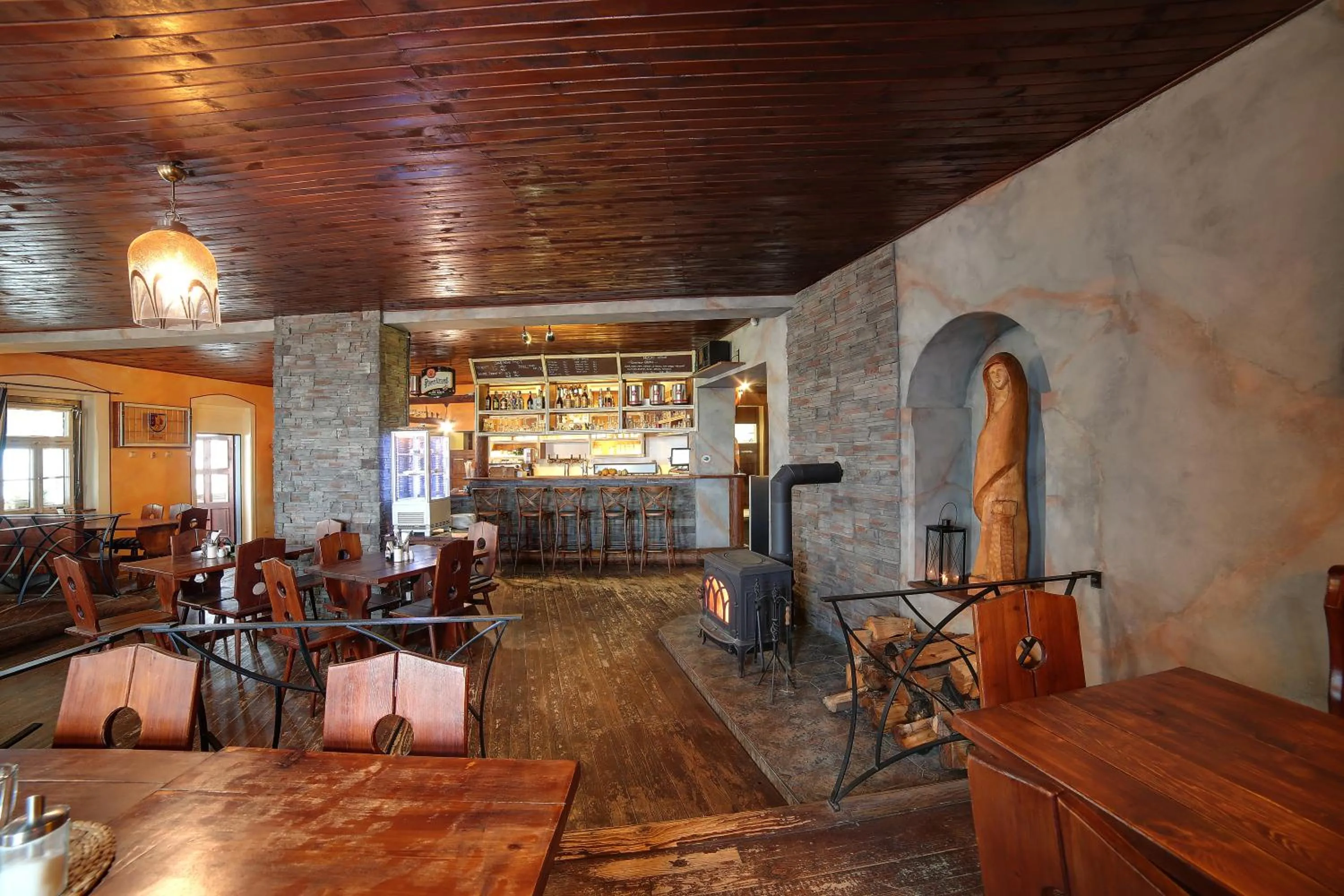 Restaurant/places to eat in Hotel Plesivec