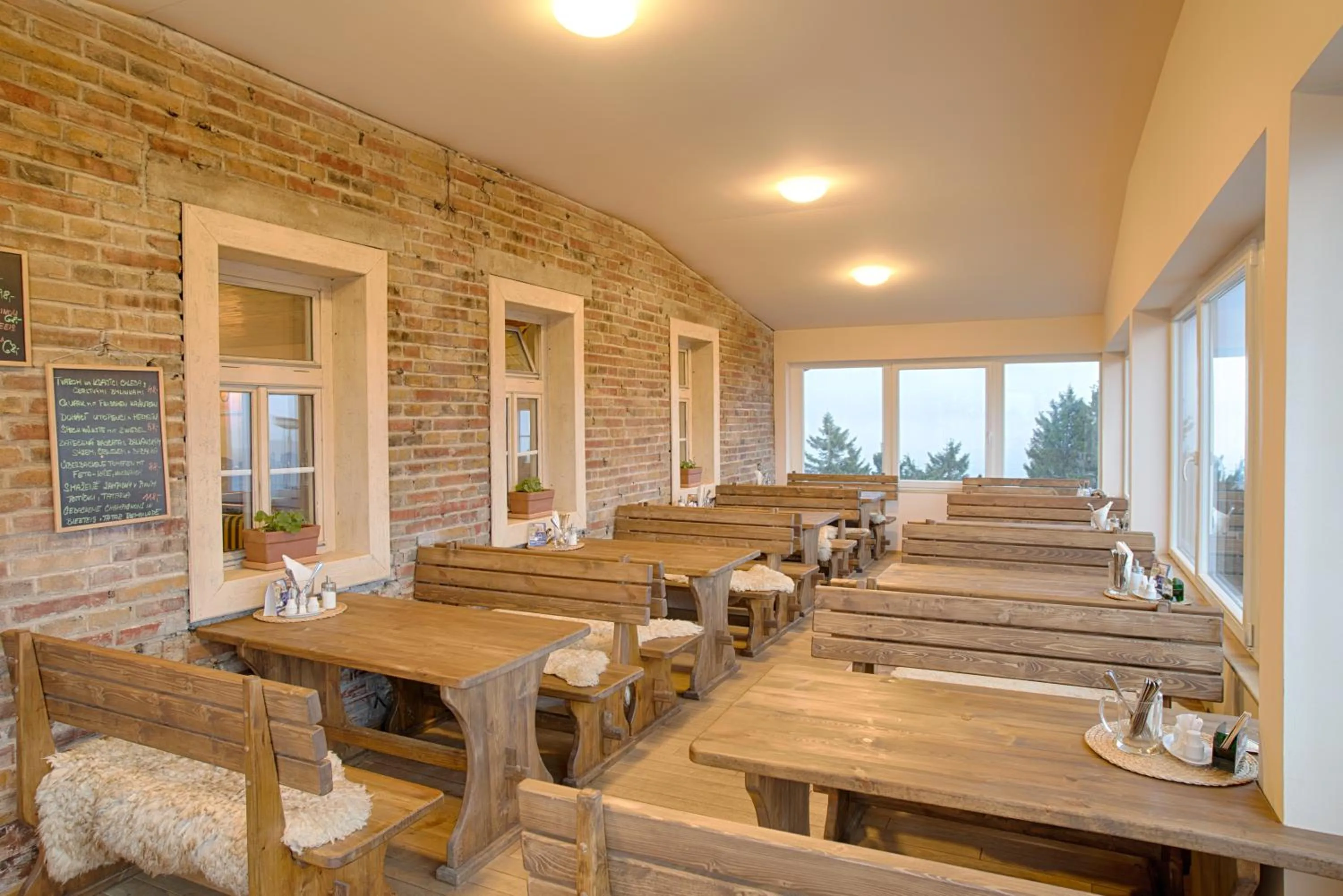 Restaurant/places to eat in Hotel Plesivec