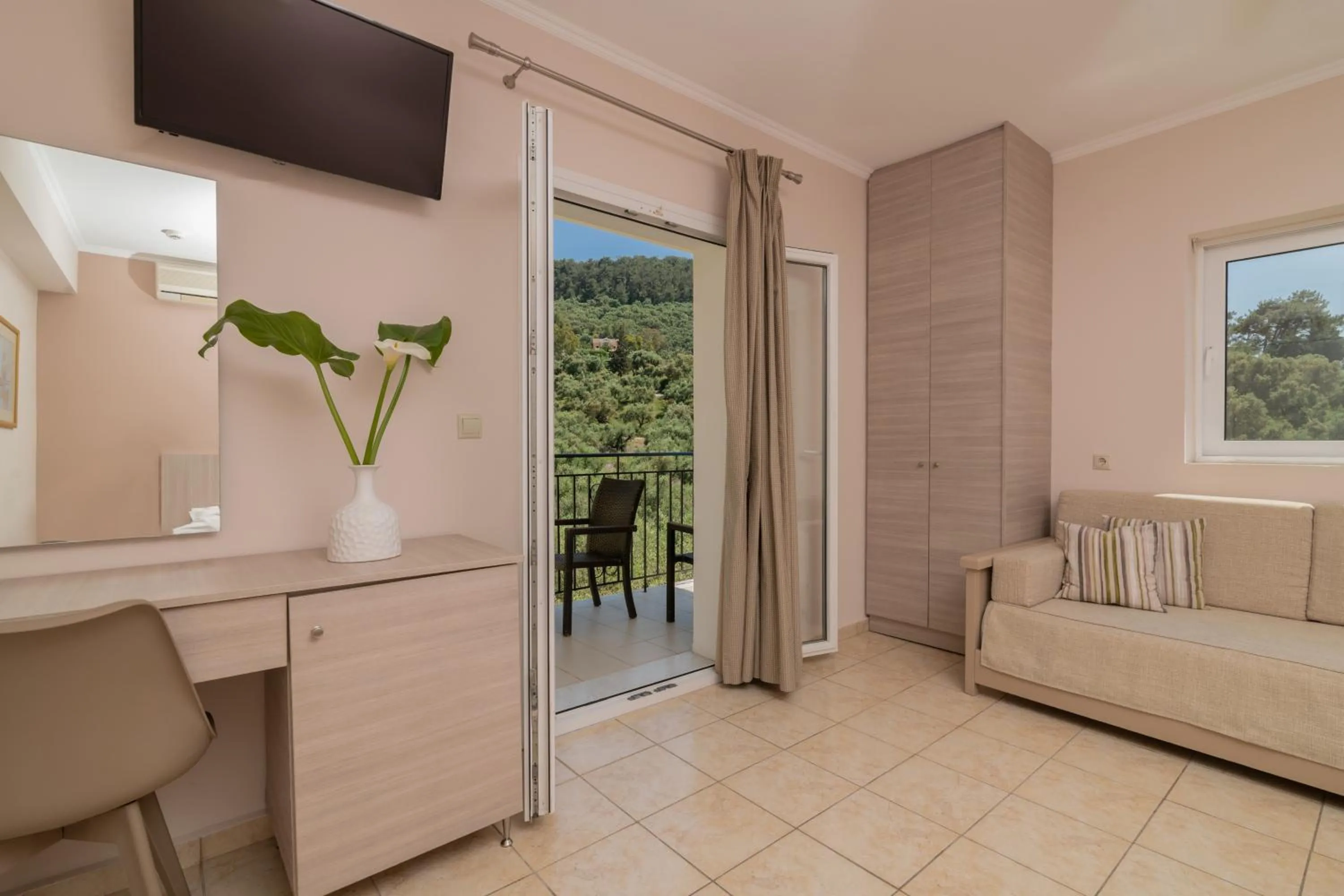 TV and multimedia in Hotel Varres