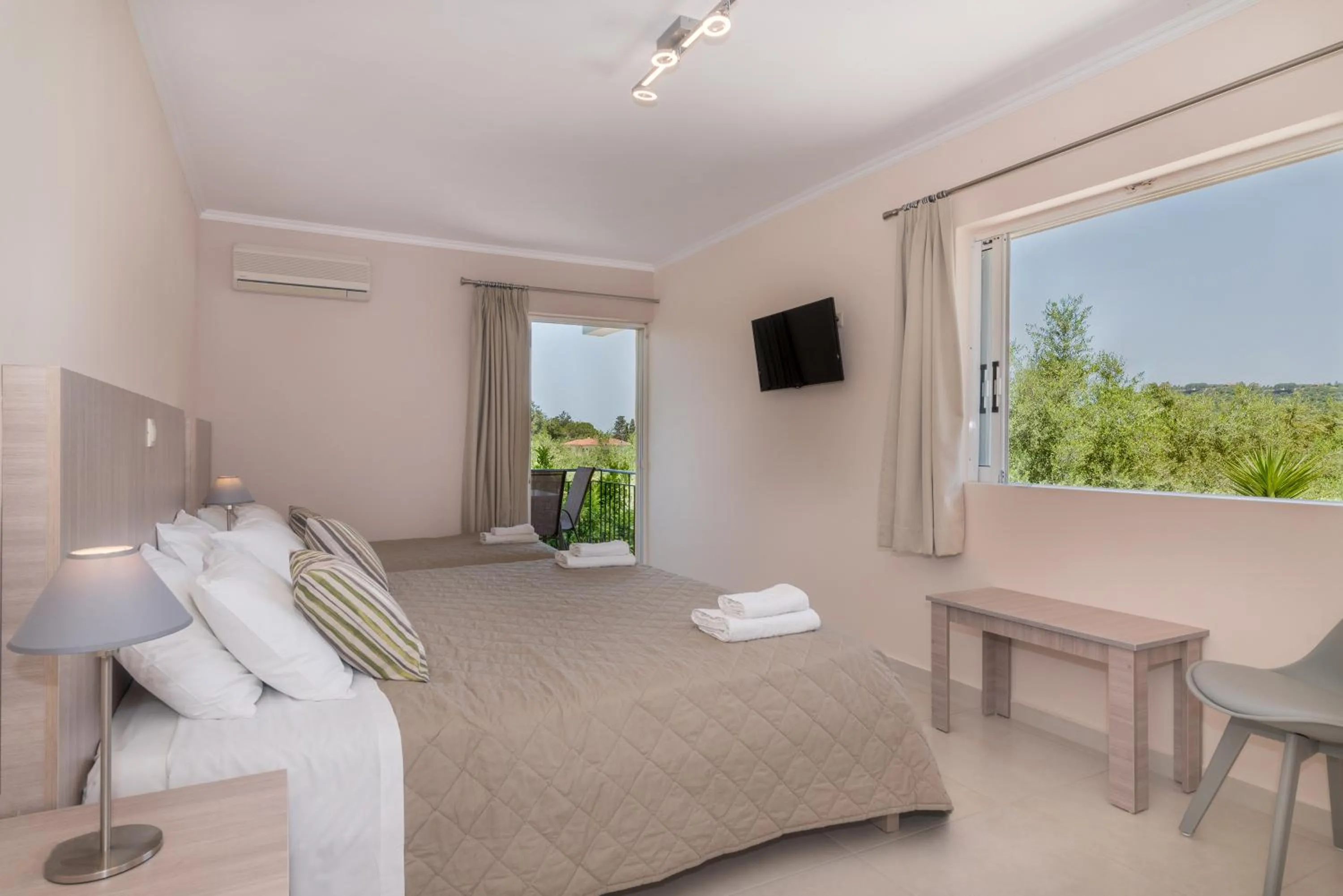 Photo of the whole room, Bed in Hotel Varres