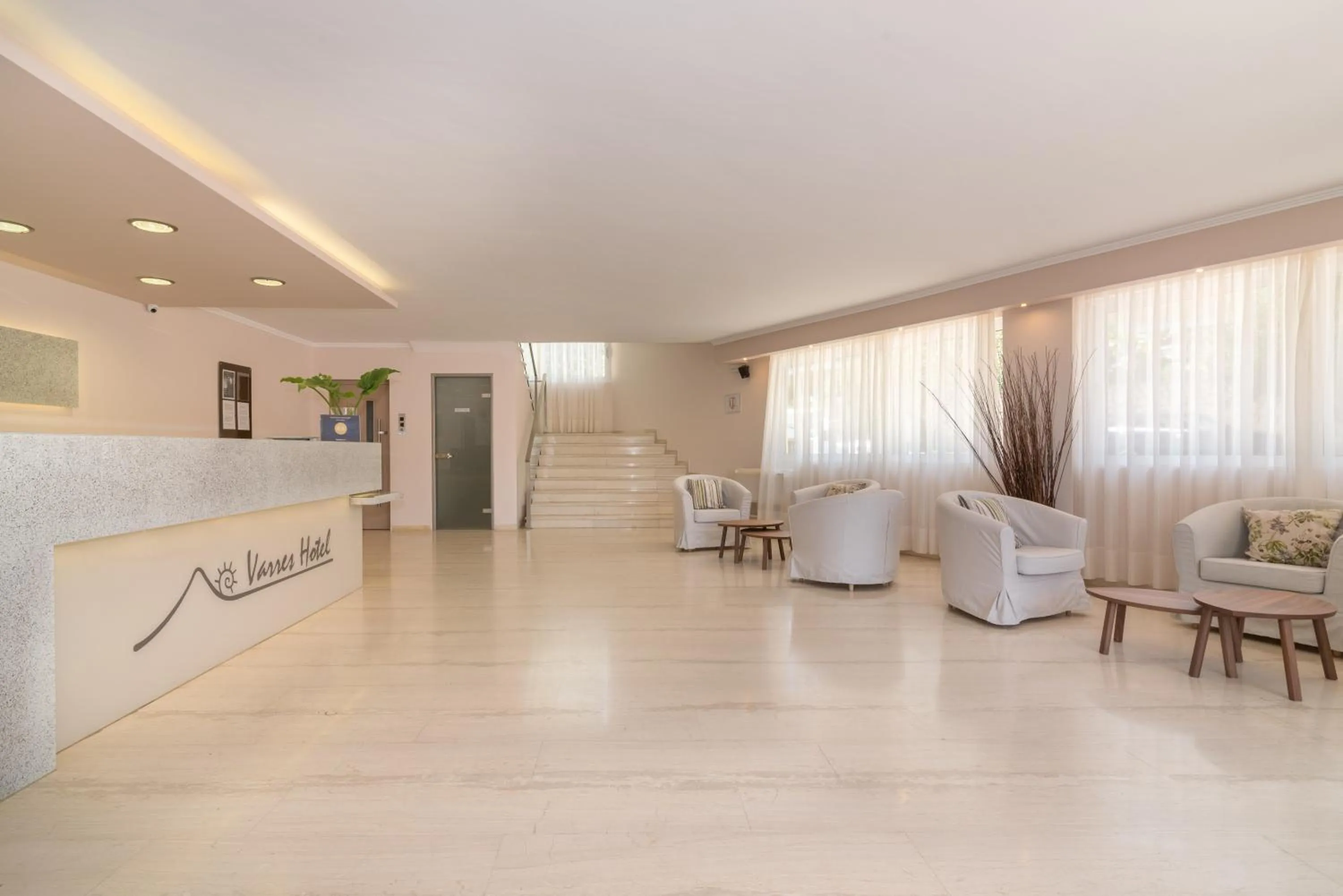 Lobby or reception in Hotel Varres