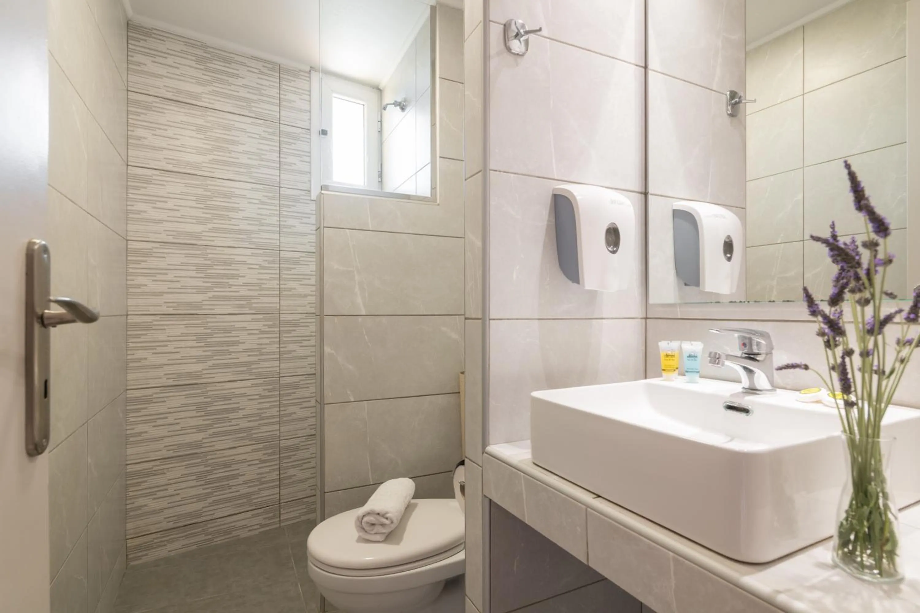 Shower in Hotel Varres