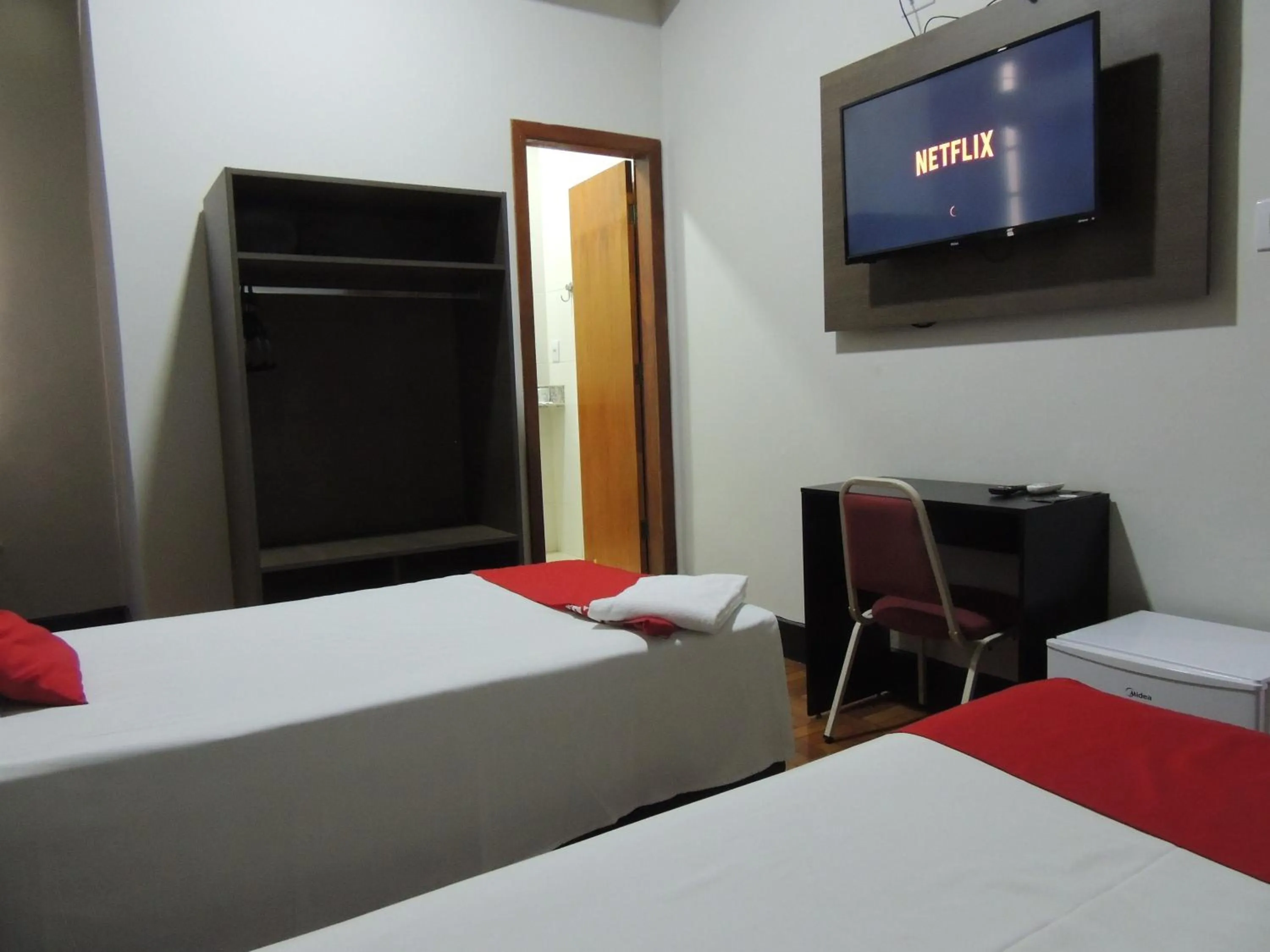Communal lounge/ TV room, Bed in Hotel Gontijo Belo Horizonte - Próximo a Rodoviária e Praça Sete