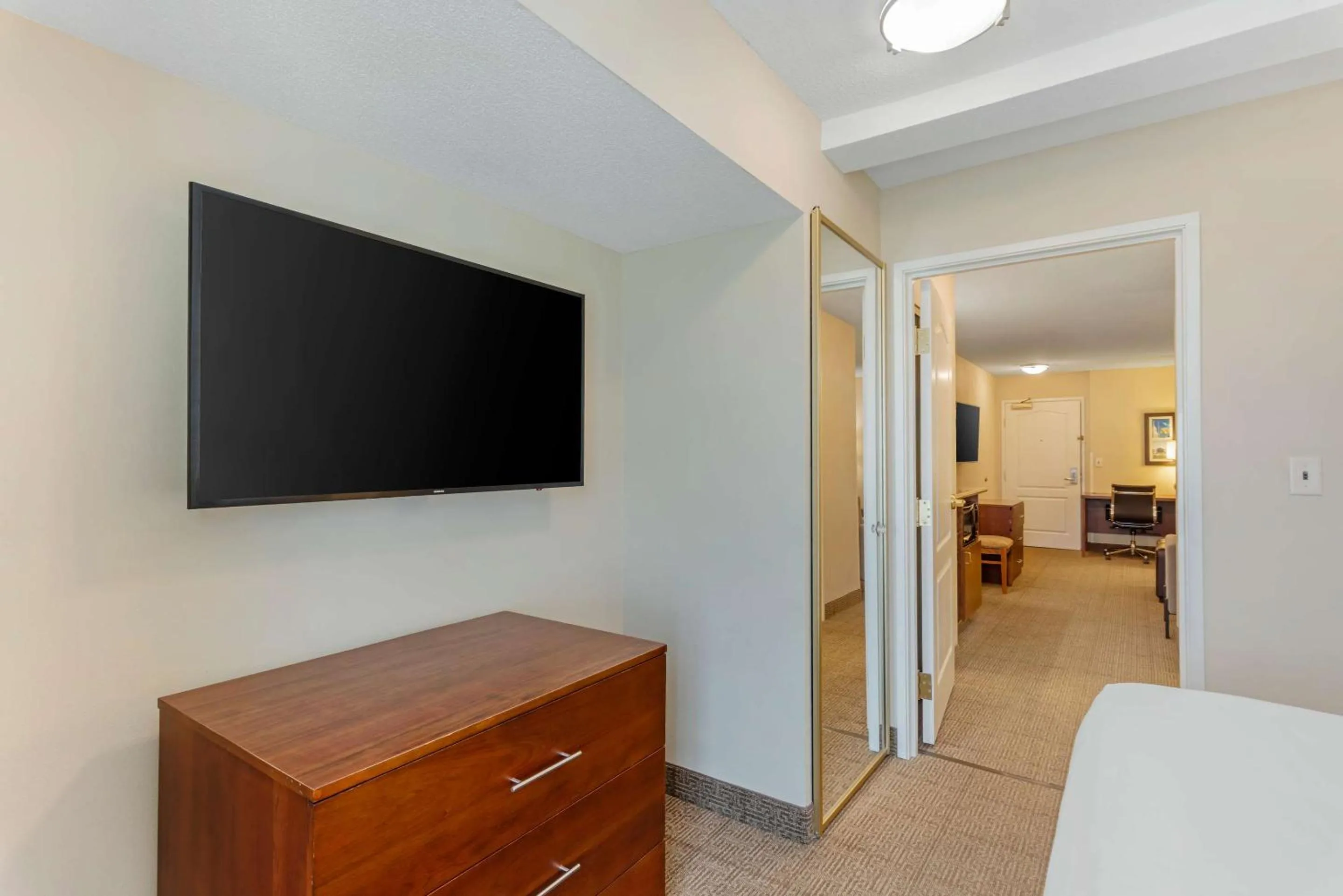 Bedroom, Bed in Comfort Inn & Suites Dover near Speedway