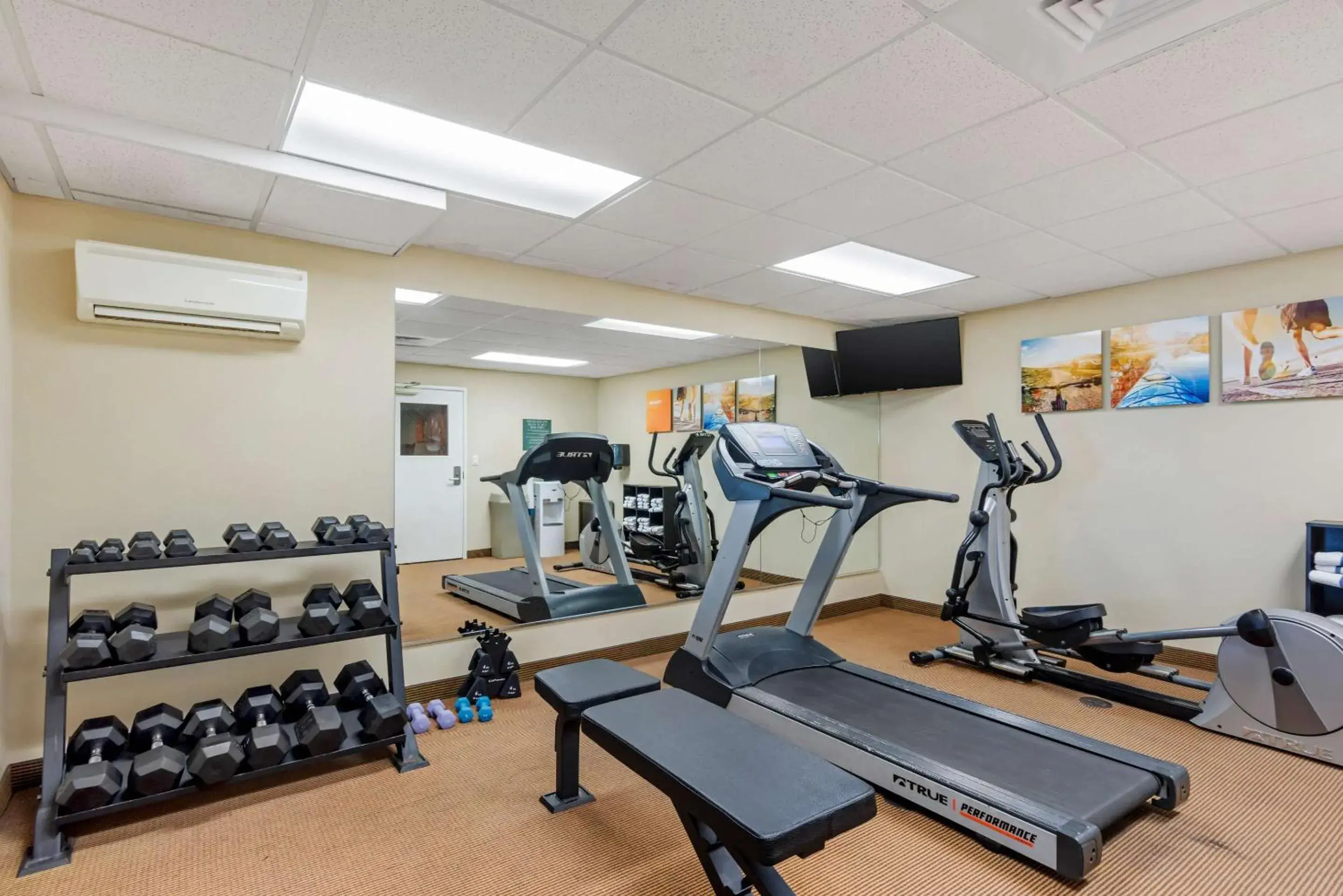 Fitness centre/facilities in Comfort Inn & Suites Dover near Speedway Fitness centre/facilities in Comfort Inn & Suites Dover near Speedway