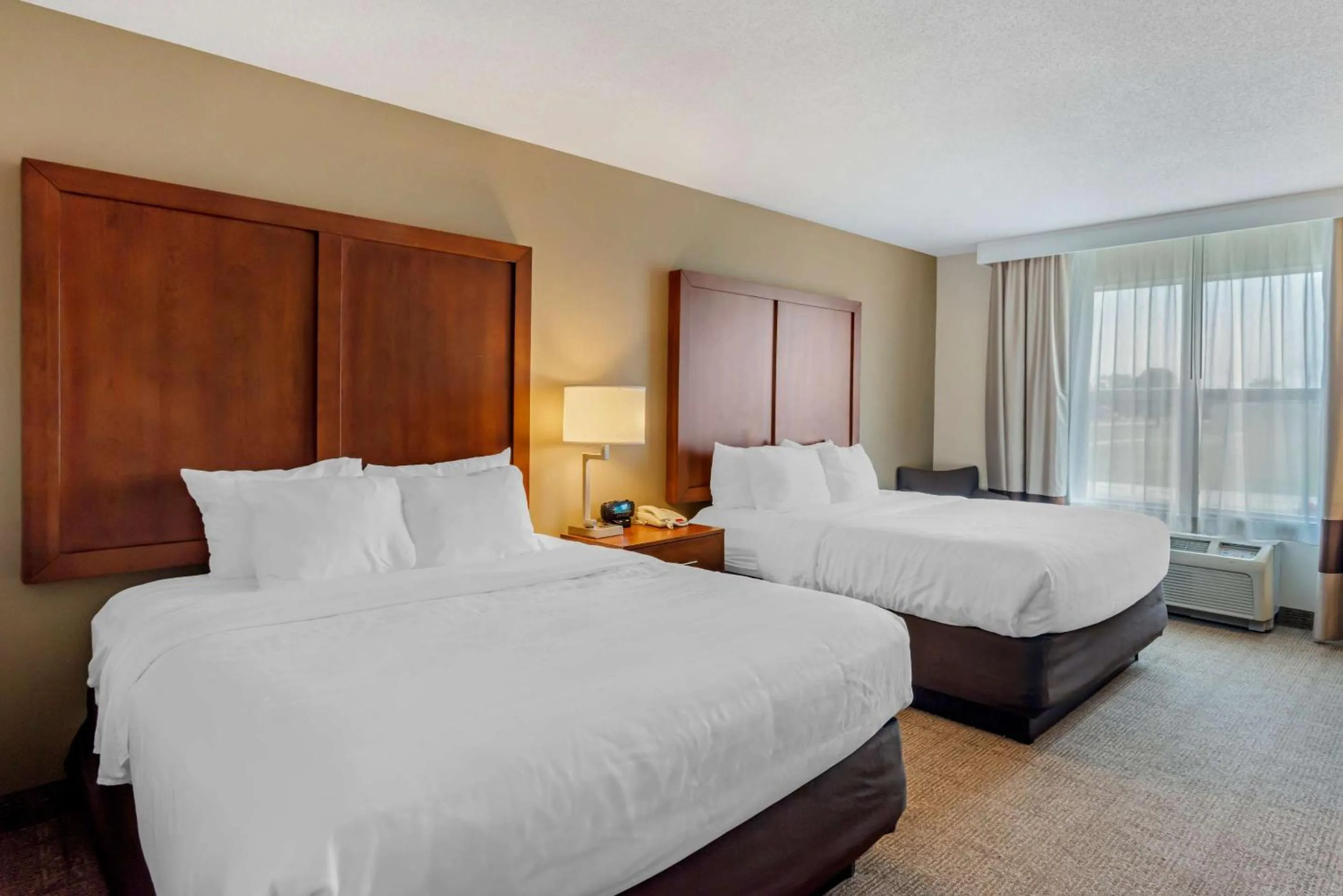 Bedroom, Bed in Comfort Inn & Suites Dover near Speedway