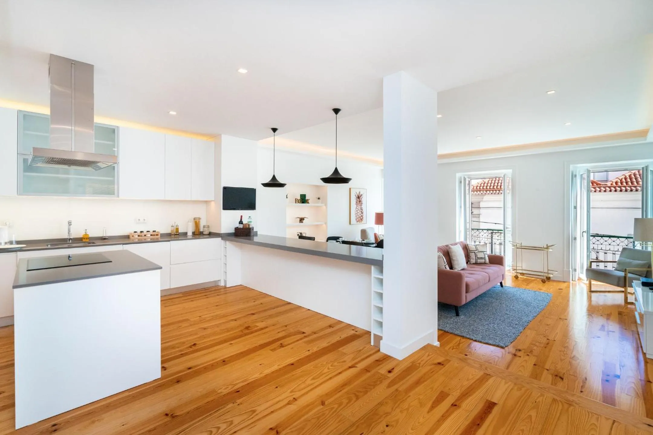 Kitchen or kitchenette in LXLUXHOME - Combro Luxury Apartment