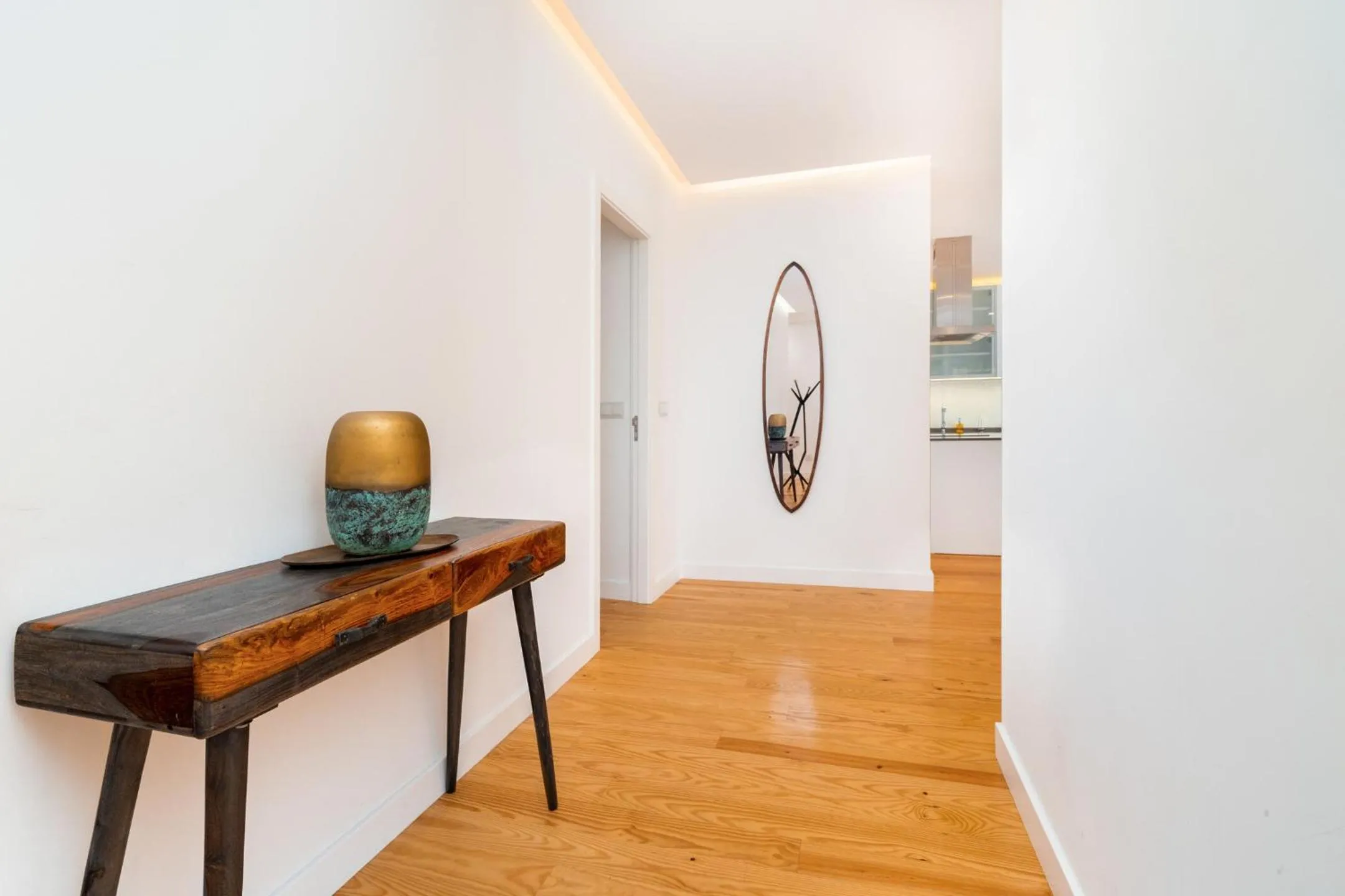 Communal lounge/ TV room in LXLUXHOME - Combro Luxury Apartment