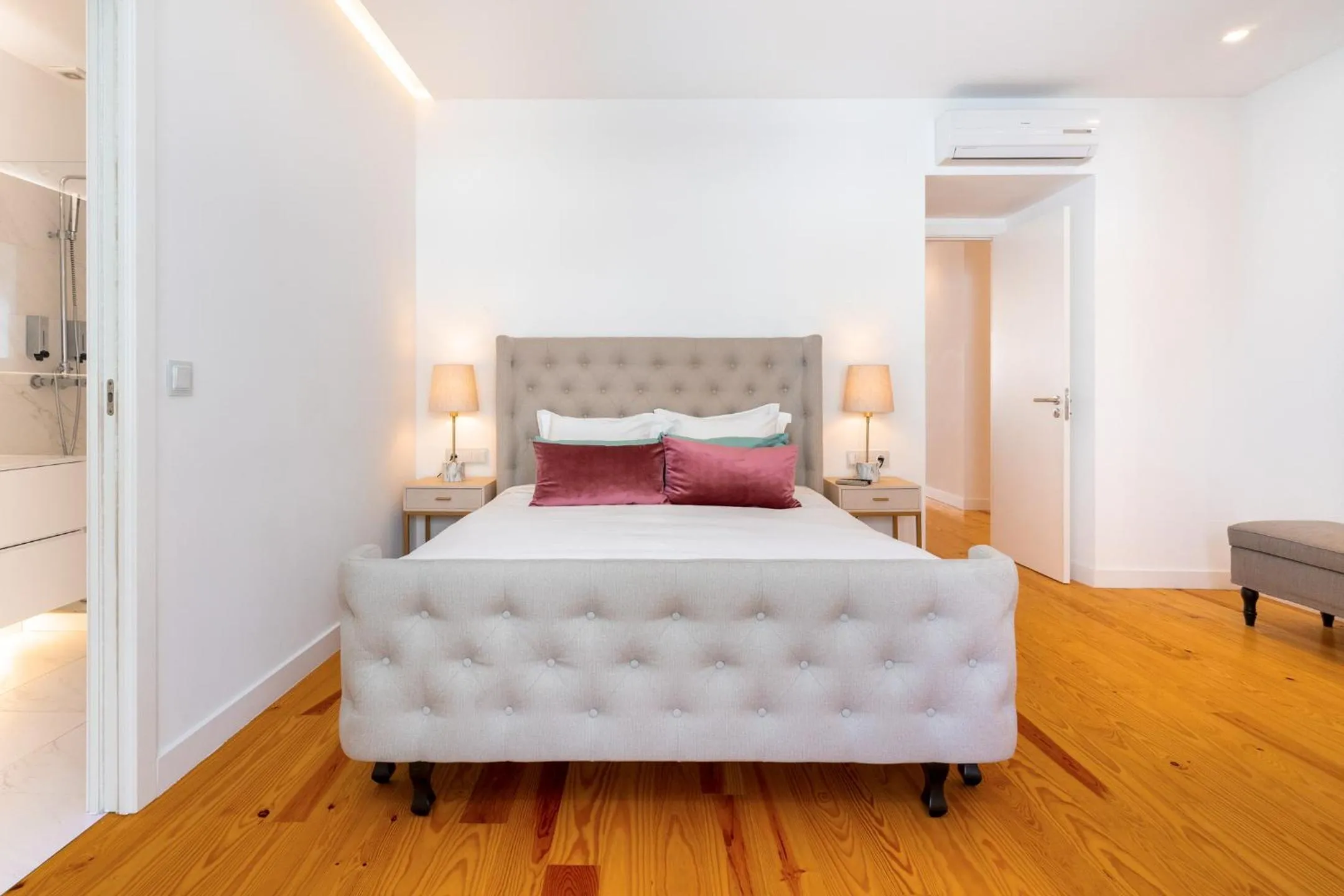 Bed in LXLUXHOME - Combro Luxury Apartment