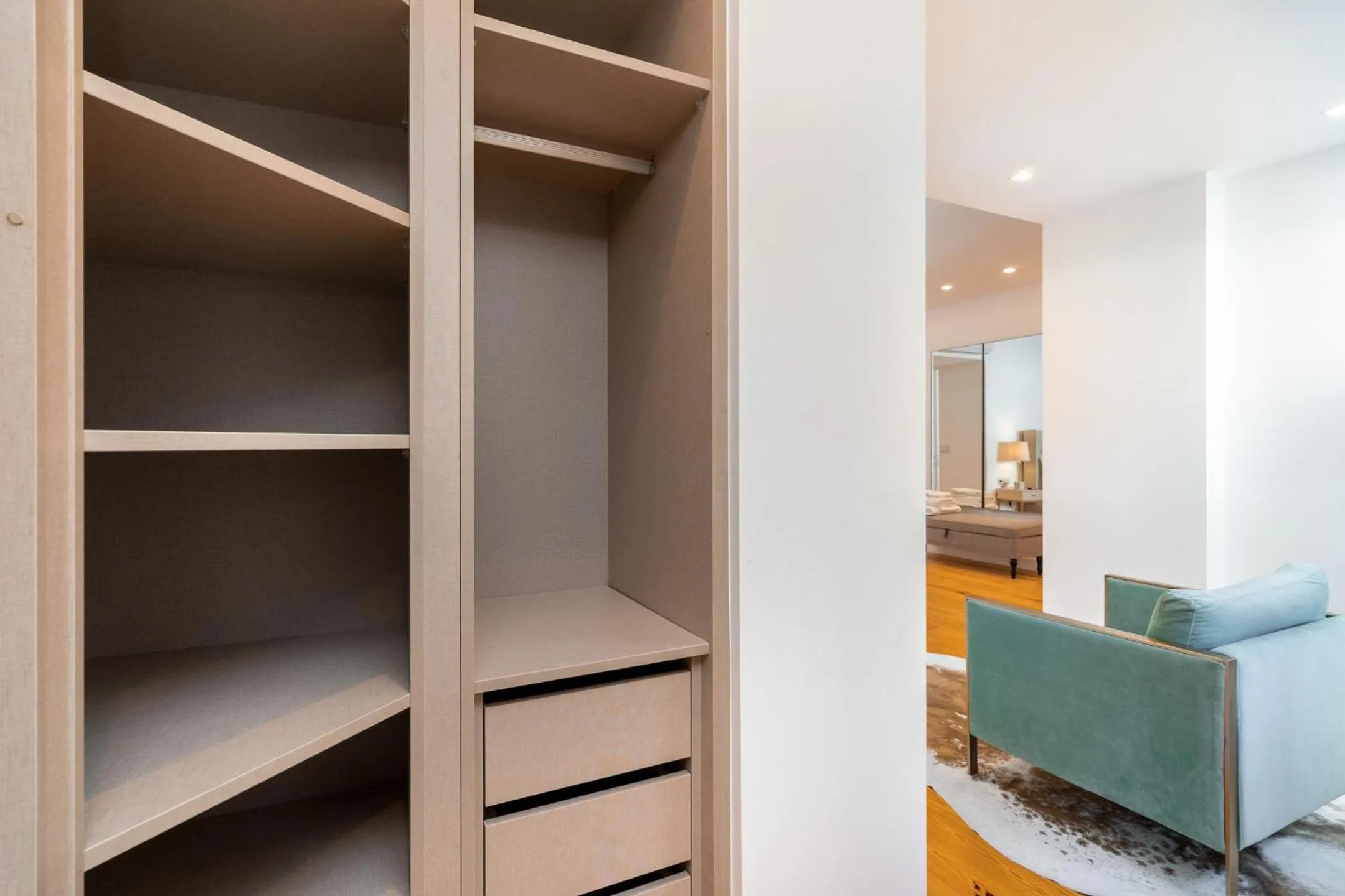 Area and facilities in LXLUXHOME - Combro Luxury Apartment