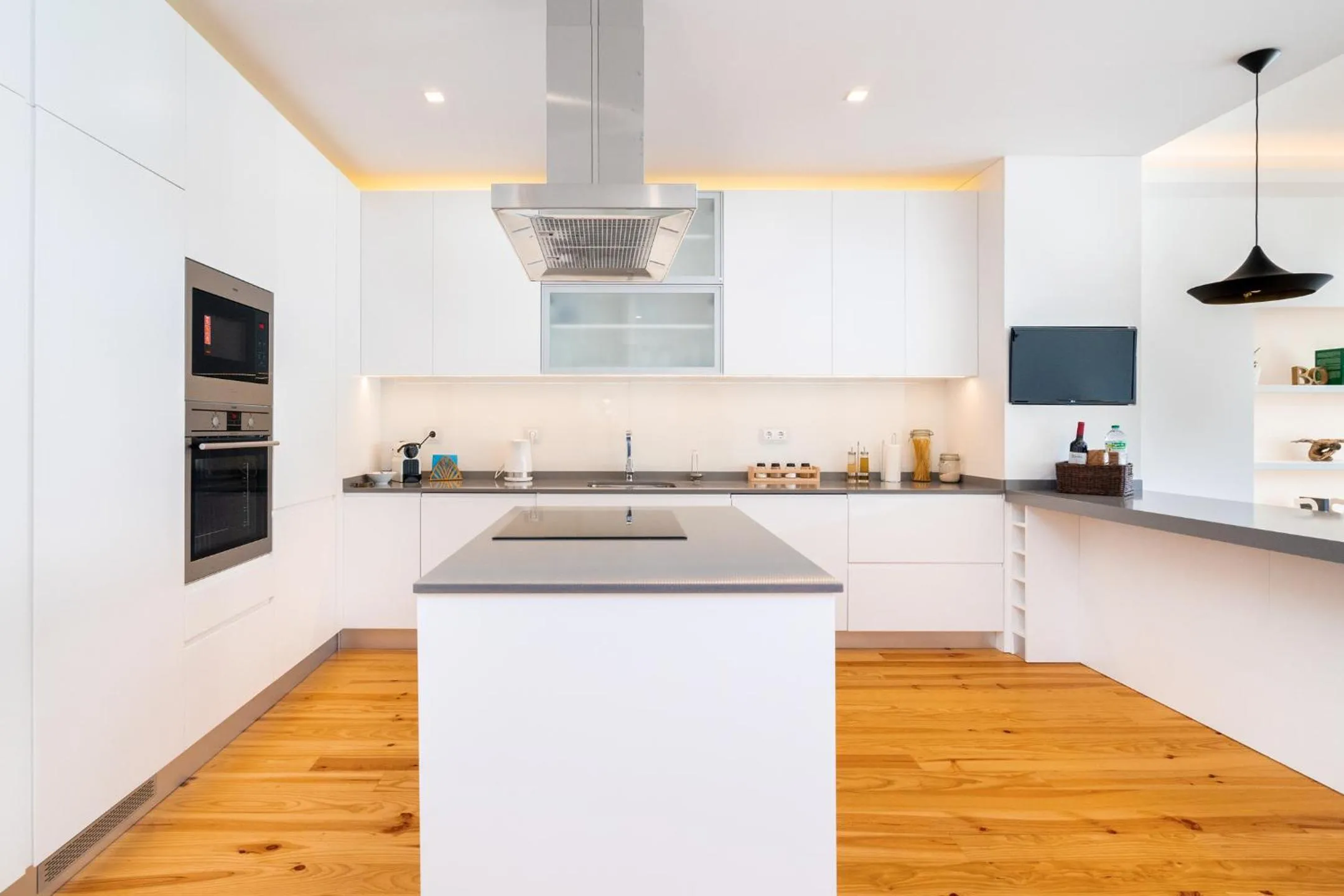 Kitchen or kitchenette in LXLUXHOME - Combro Luxury Apartment