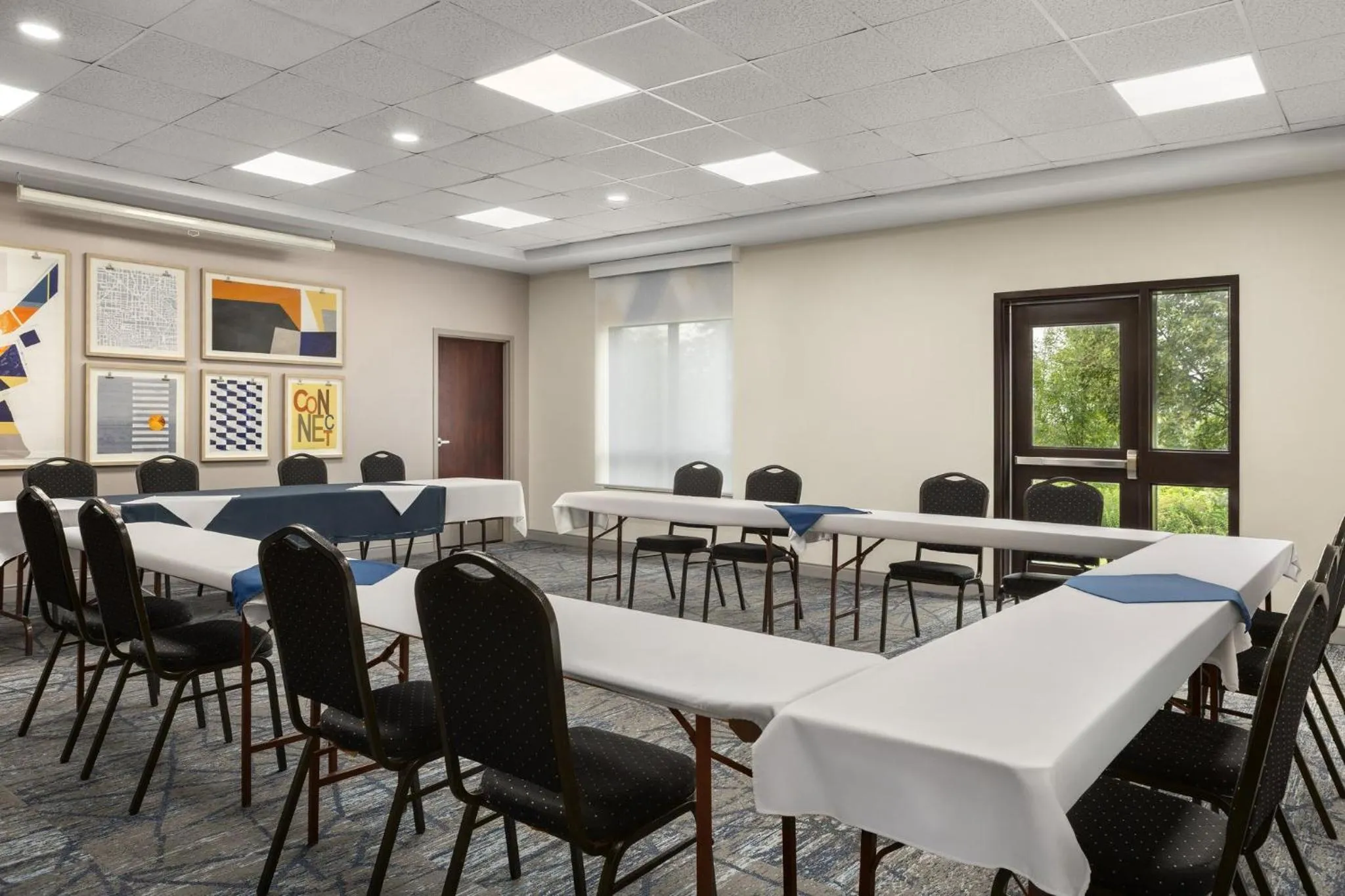 Meeting/conference room in Holiday Inn Express Hotel & Suites Brockville by IHG