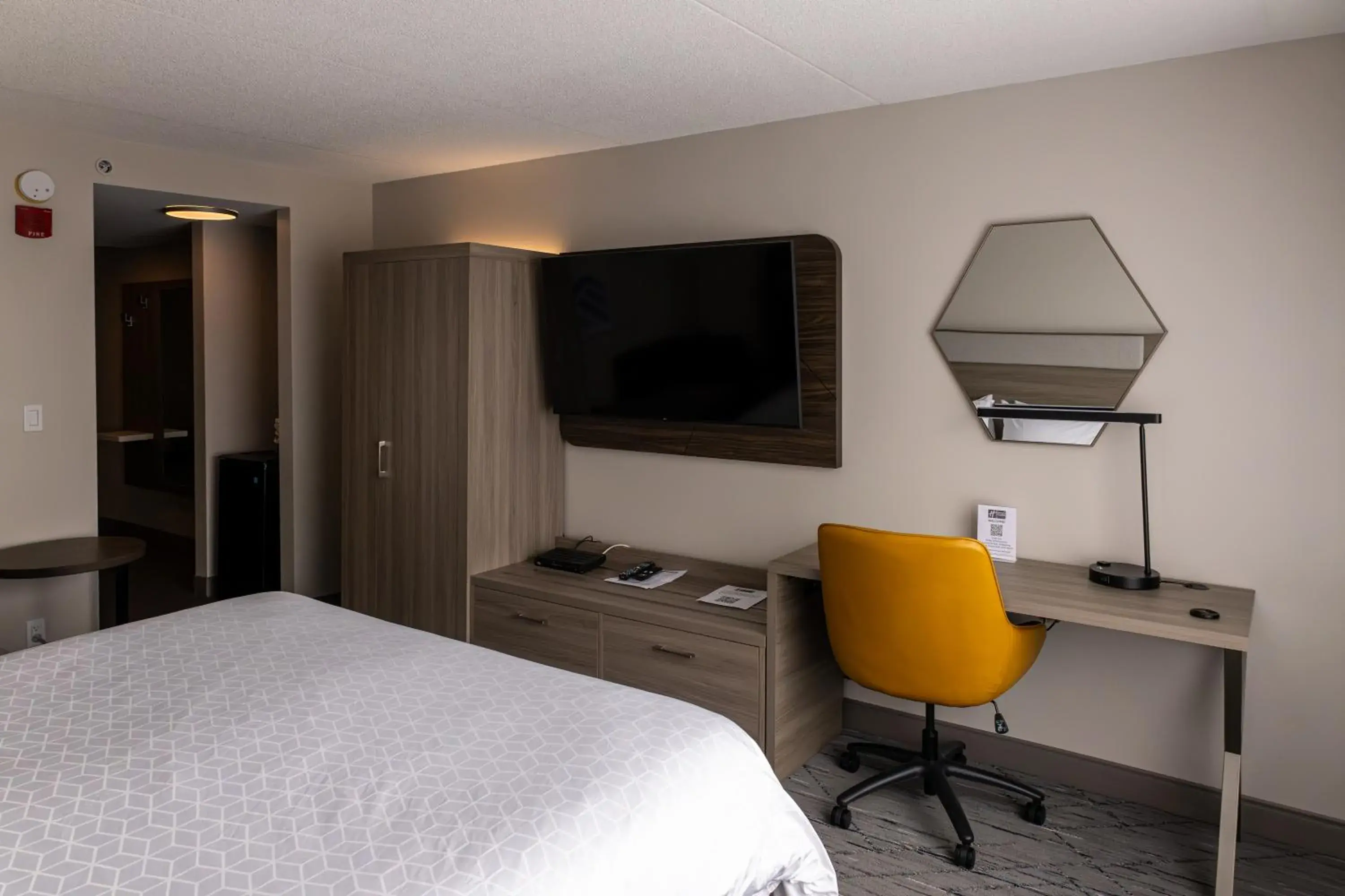 Bed in Holiday Inn Express Hotel & Suites Brockville by IHG Bed in Holiday Inn Express Hotel & Suites Brockville by IHG
