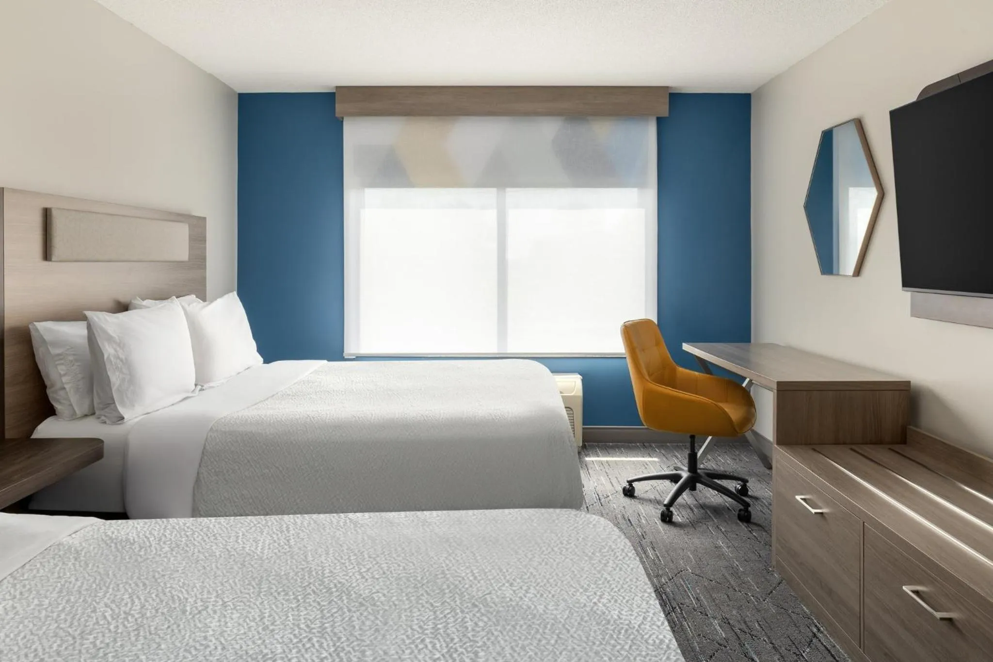 Photo of the whole room, Bed in Holiday Inn Express Hotel & Suites Brockville by IHG