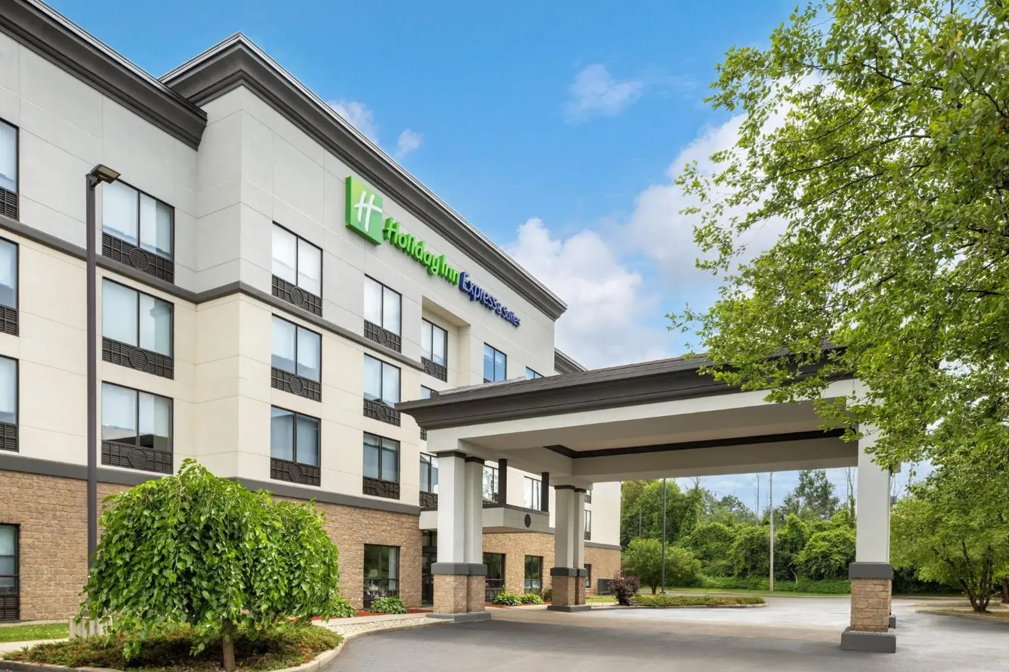 Property building in Holiday Inn Express Hotel & Suites Brockville by IHG Property building in Holiday Inn Express Hotel & Suites Brockville by IHG