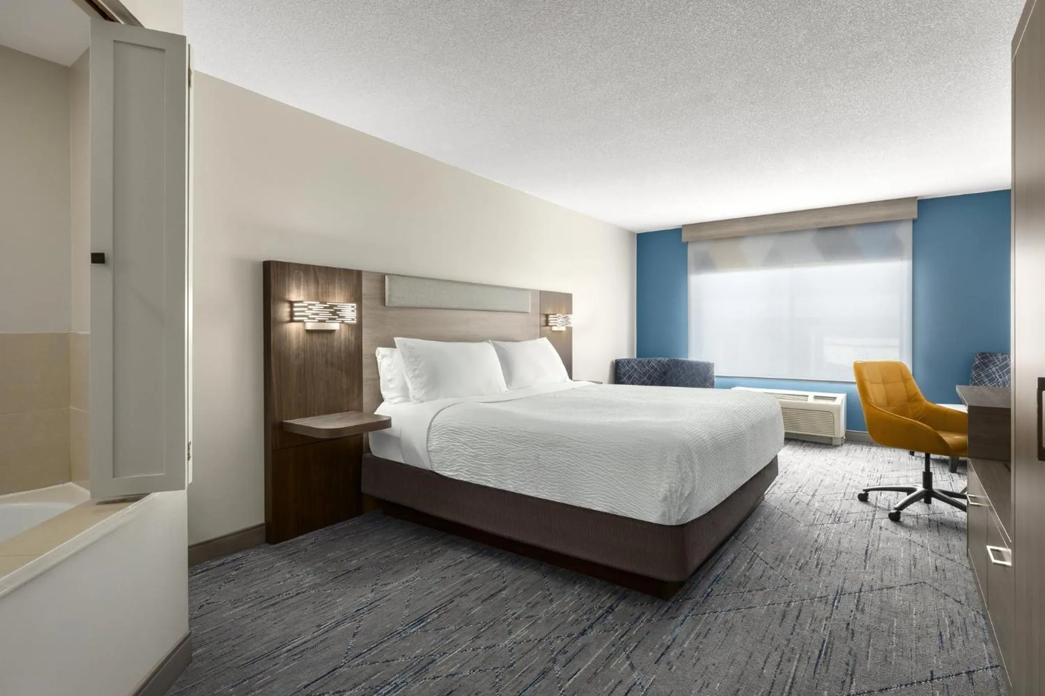 Photo of the whole room, Bed in Holiday Inn Express Hotel & Suites Brockville by IHG
