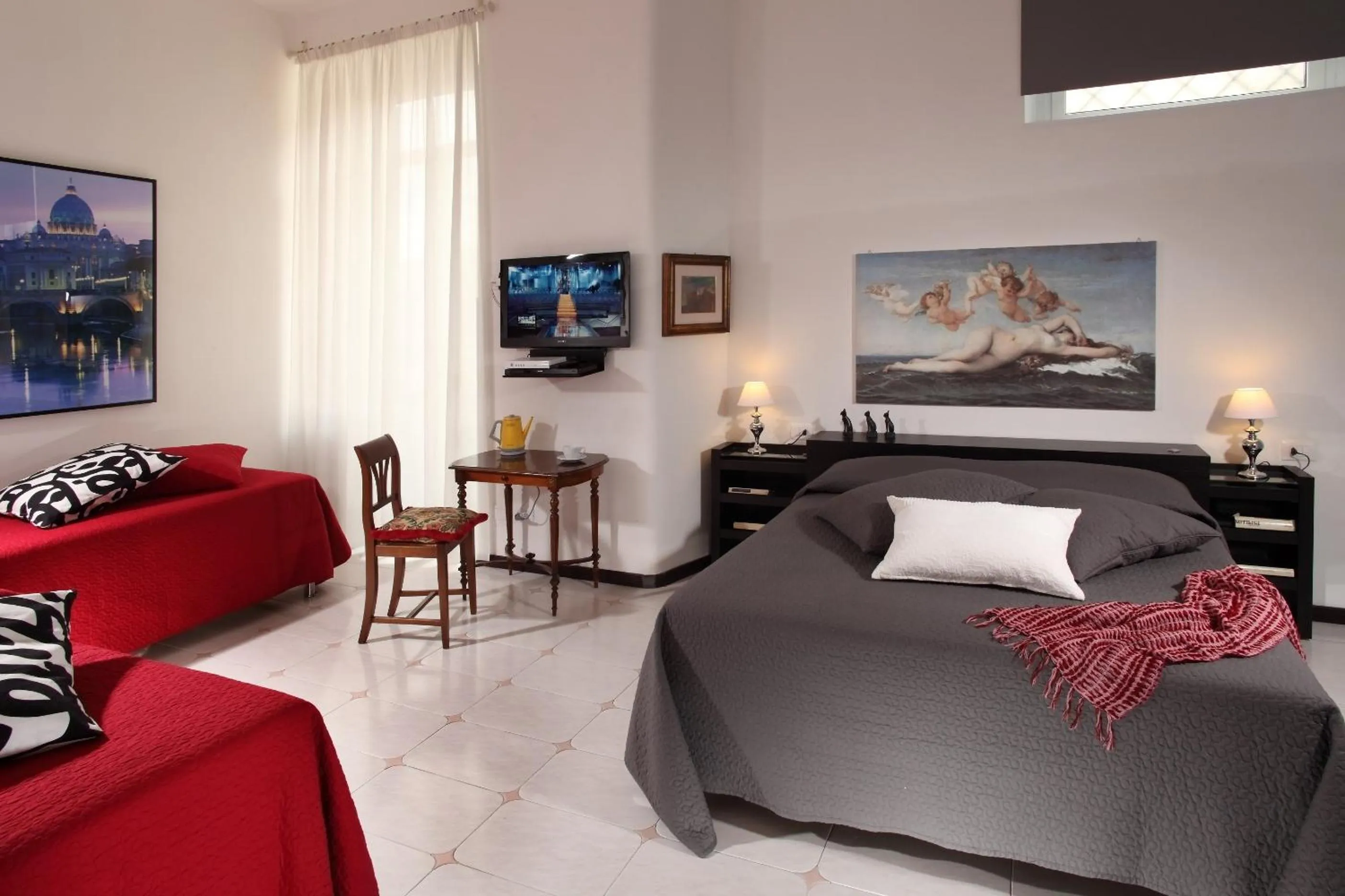 Photo of the whole room in Roma Central Guest House