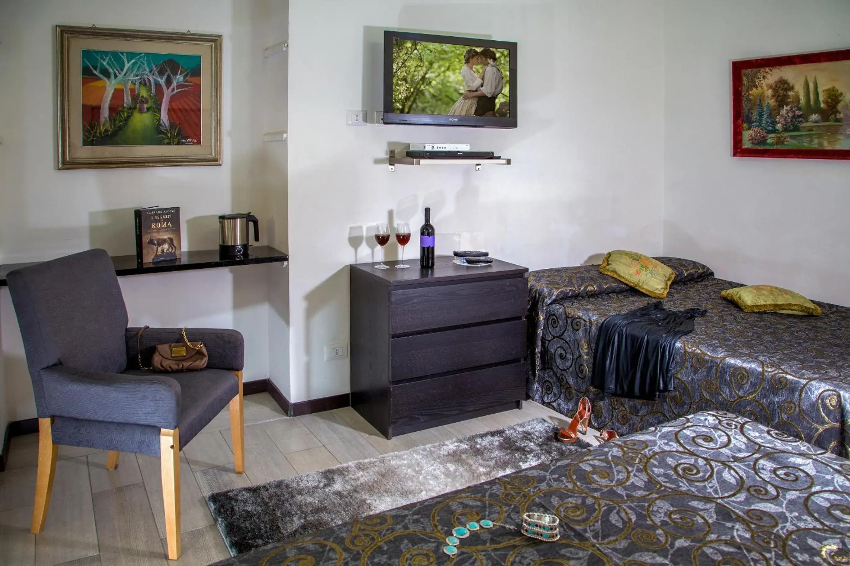 Quadruple Room with Balcony in Roma Central Guest House Quadruple Room with Balcony in Roma Central Guest House