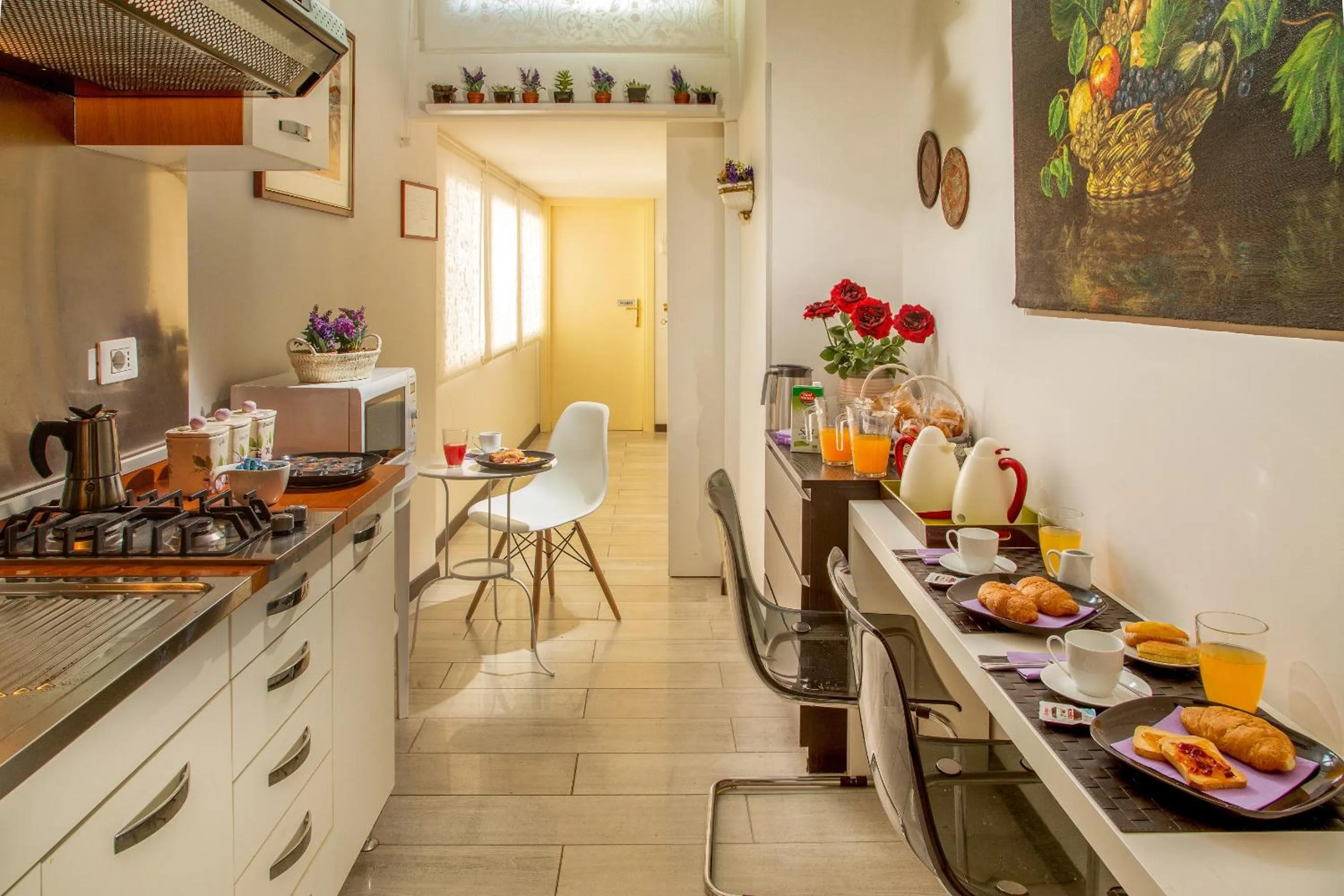 Coffee/tea facilities in Roma Central Guest House