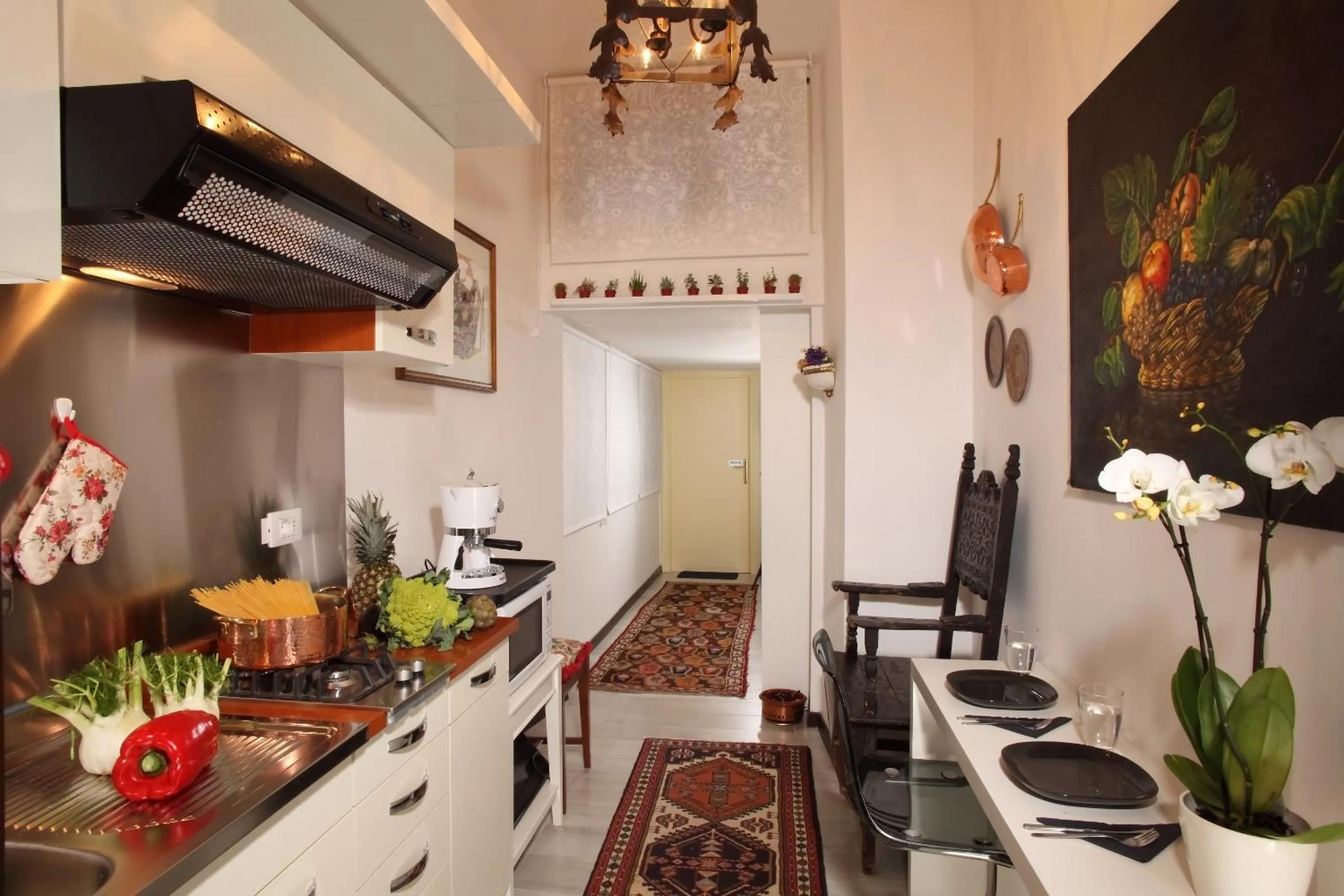 Kitchen or kitchenette in Roma Central Guest House