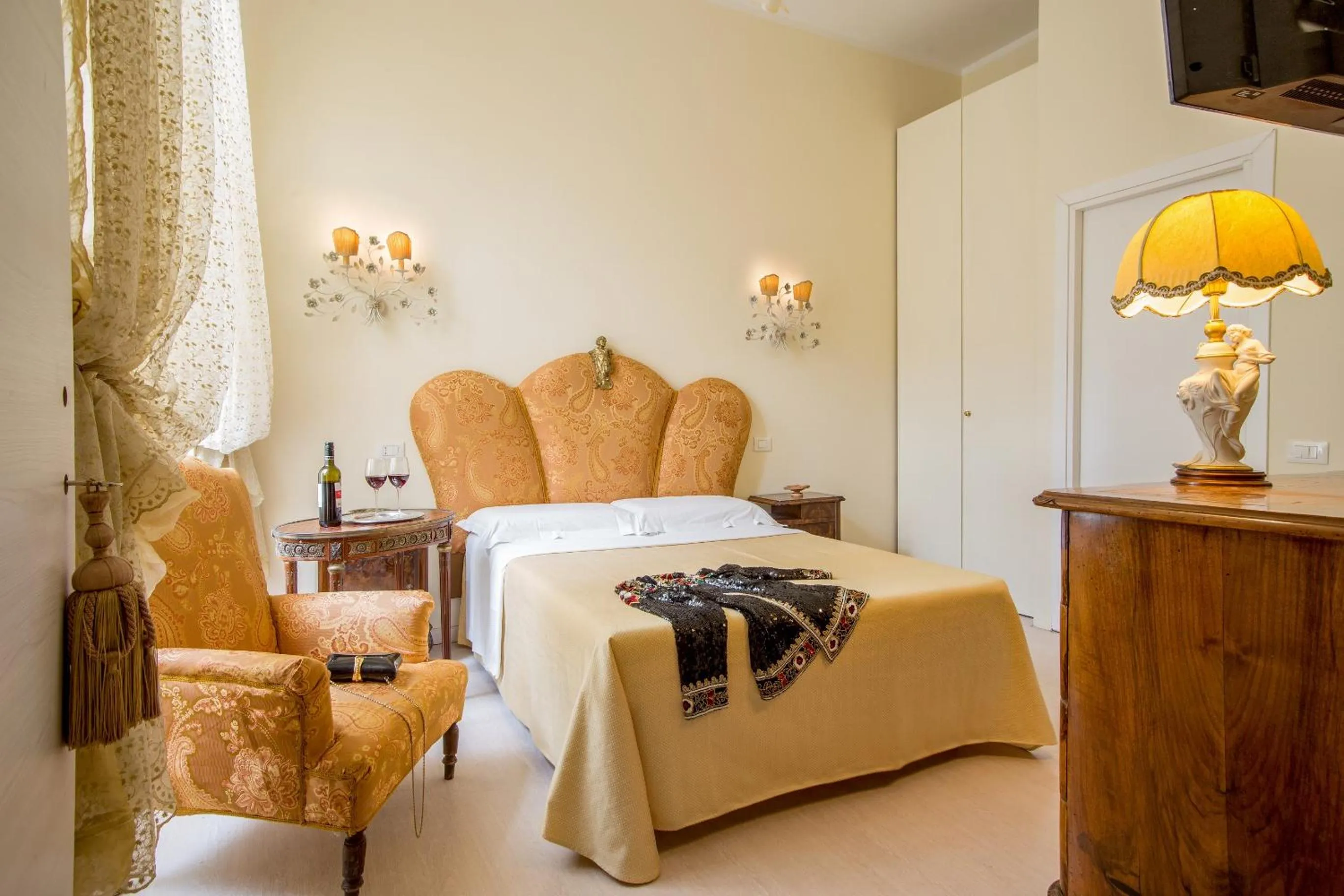 Photo of the whole room, Bed in Roma Central Guest House