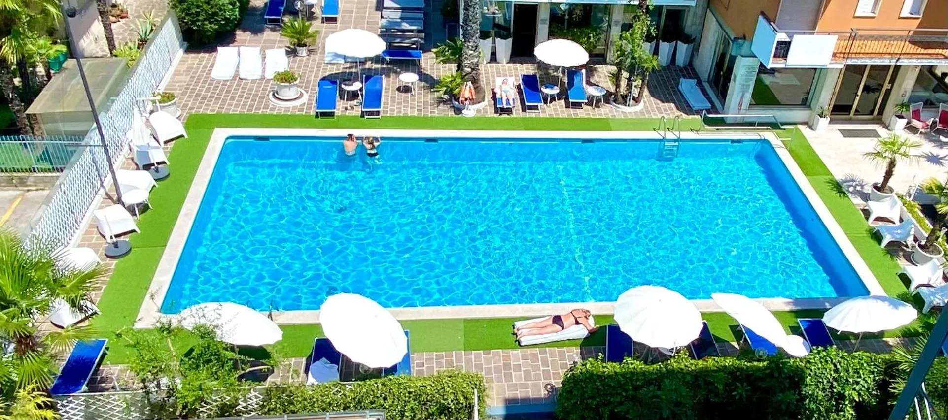 Swimming pool in Hotel La Perla