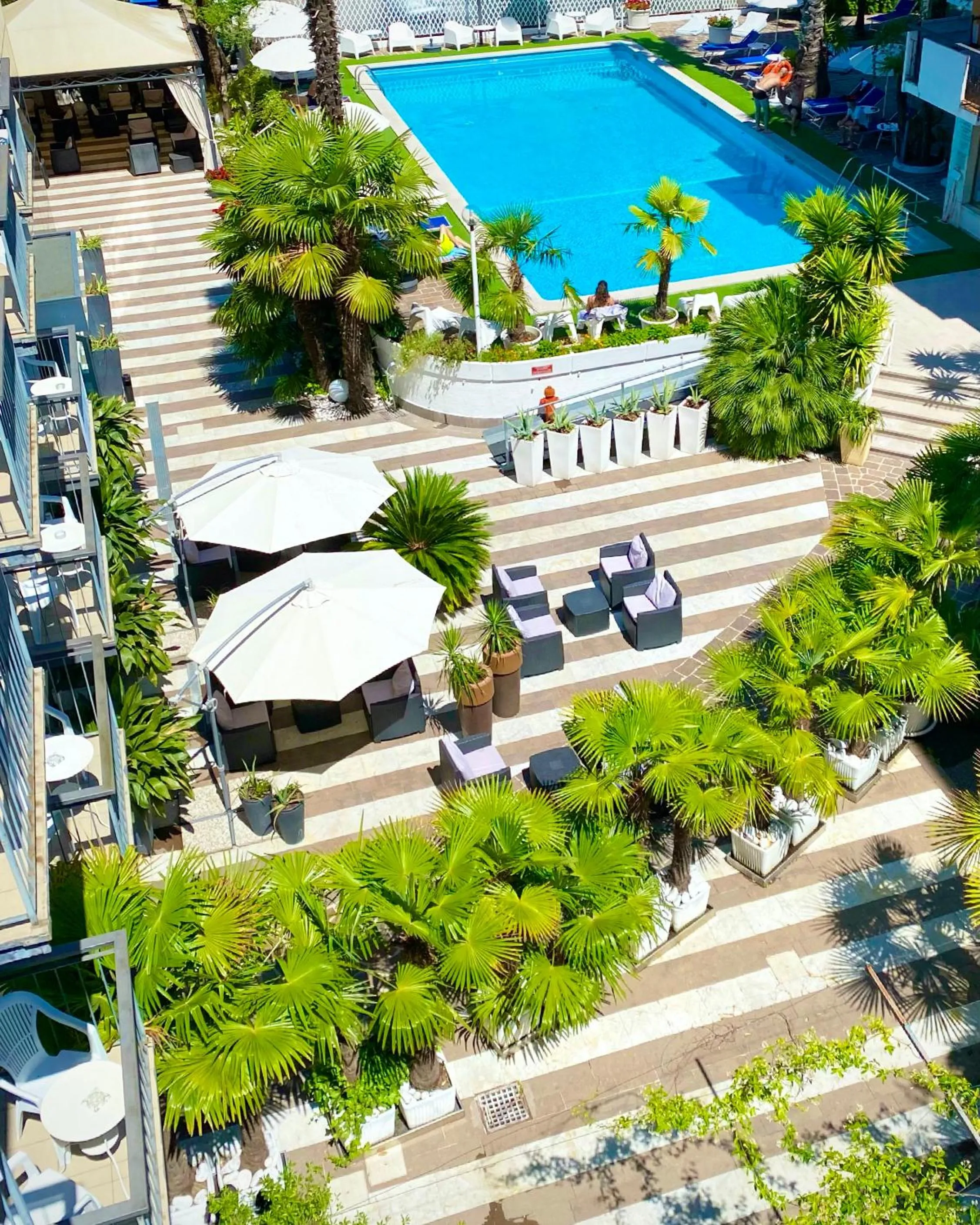 Swimming pool in Hotel La Perla