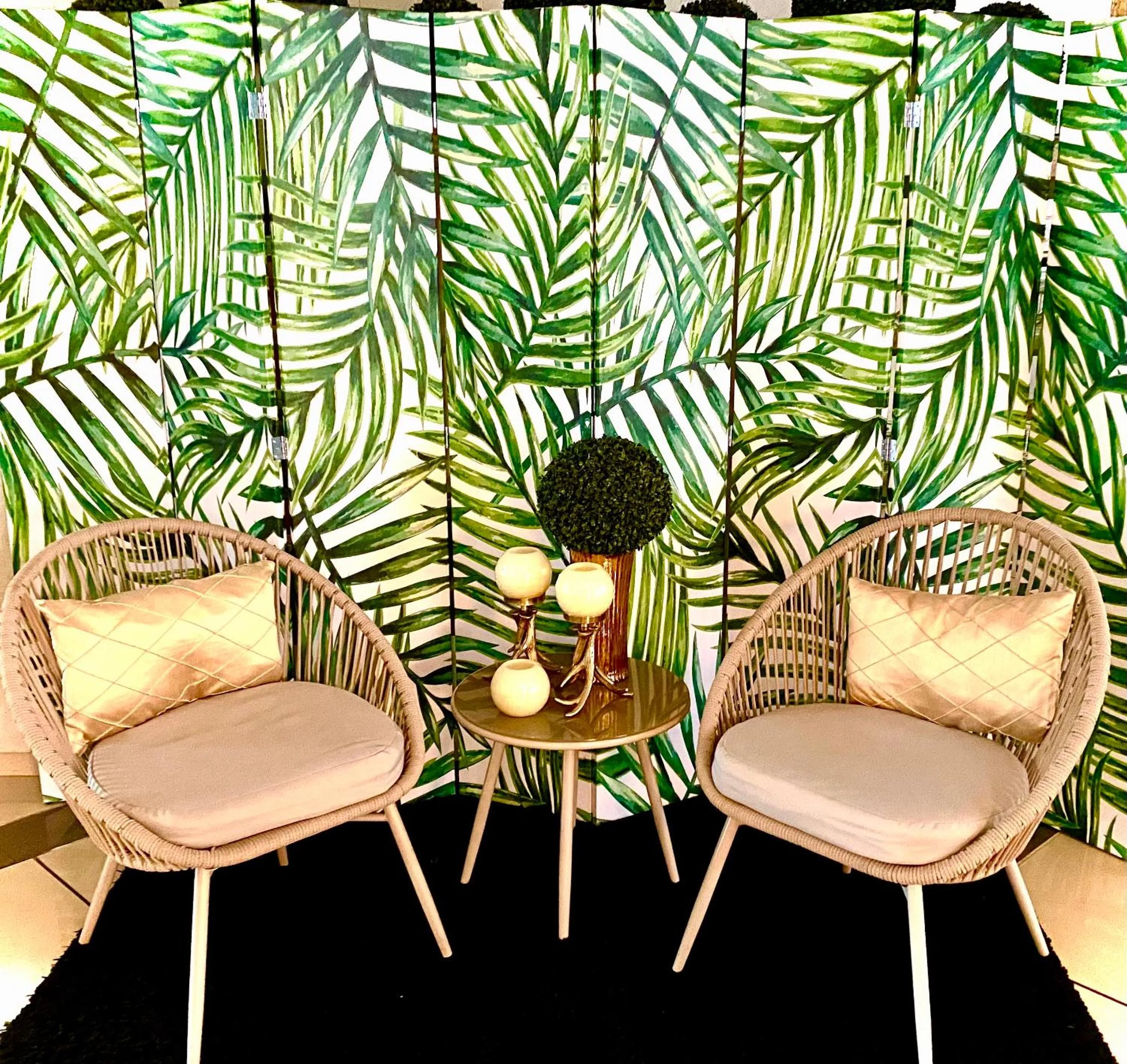 Restaurant/places to eat in Hotel La Perla