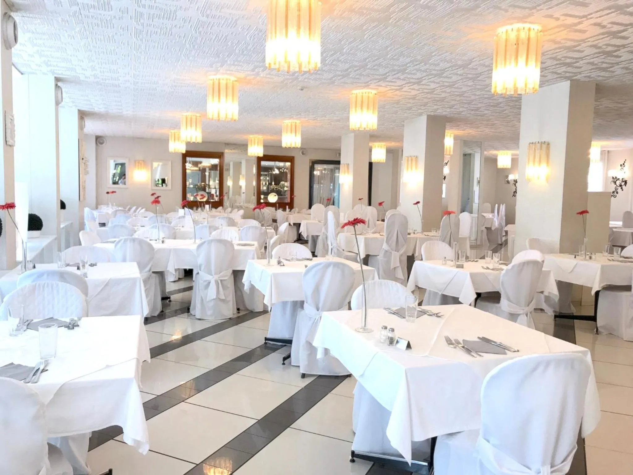 Dining area in Hotel La Perla