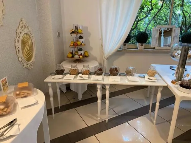 Breakfast in Hotel La Perla