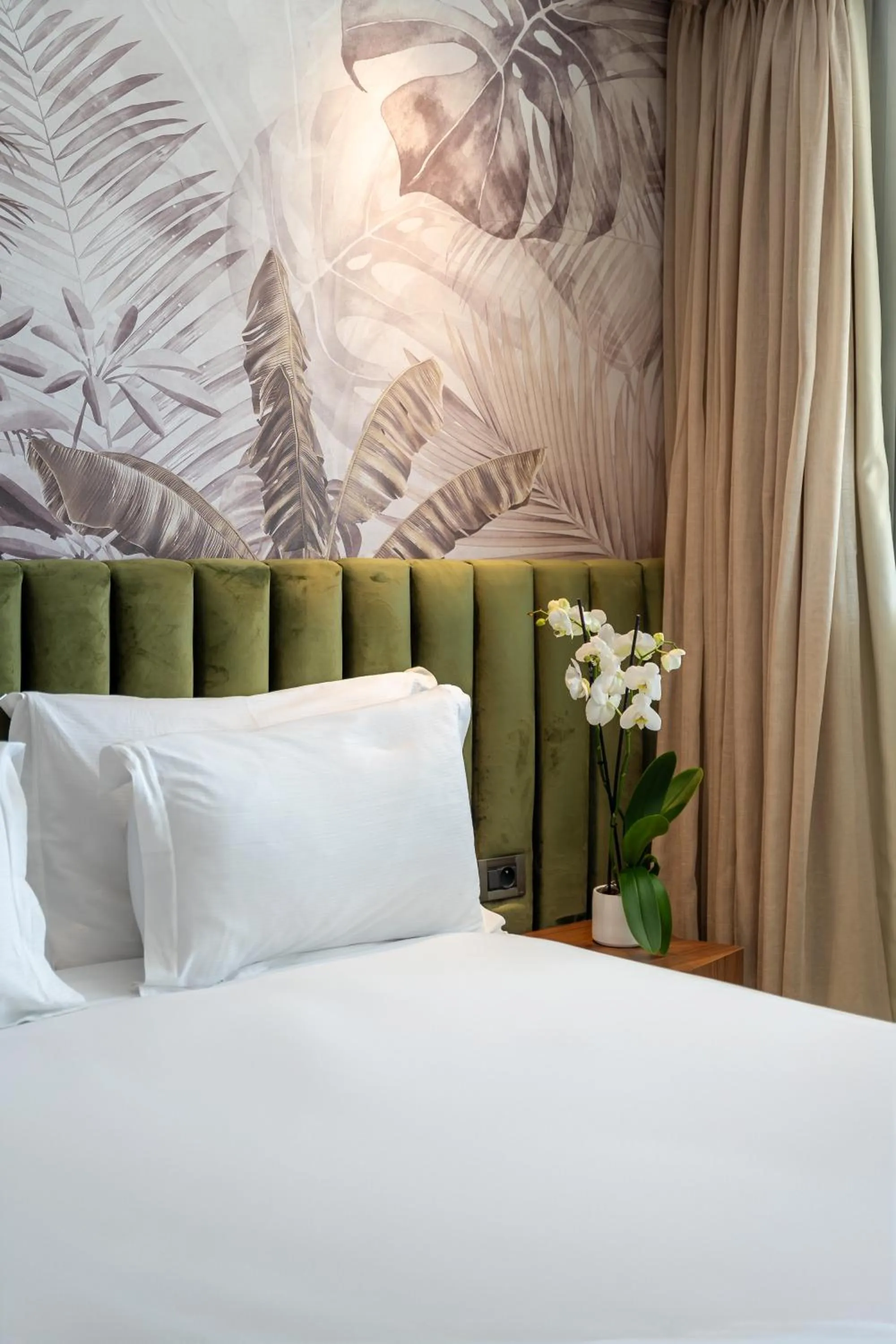 Bedroom, Bed in Kenzi Solazur