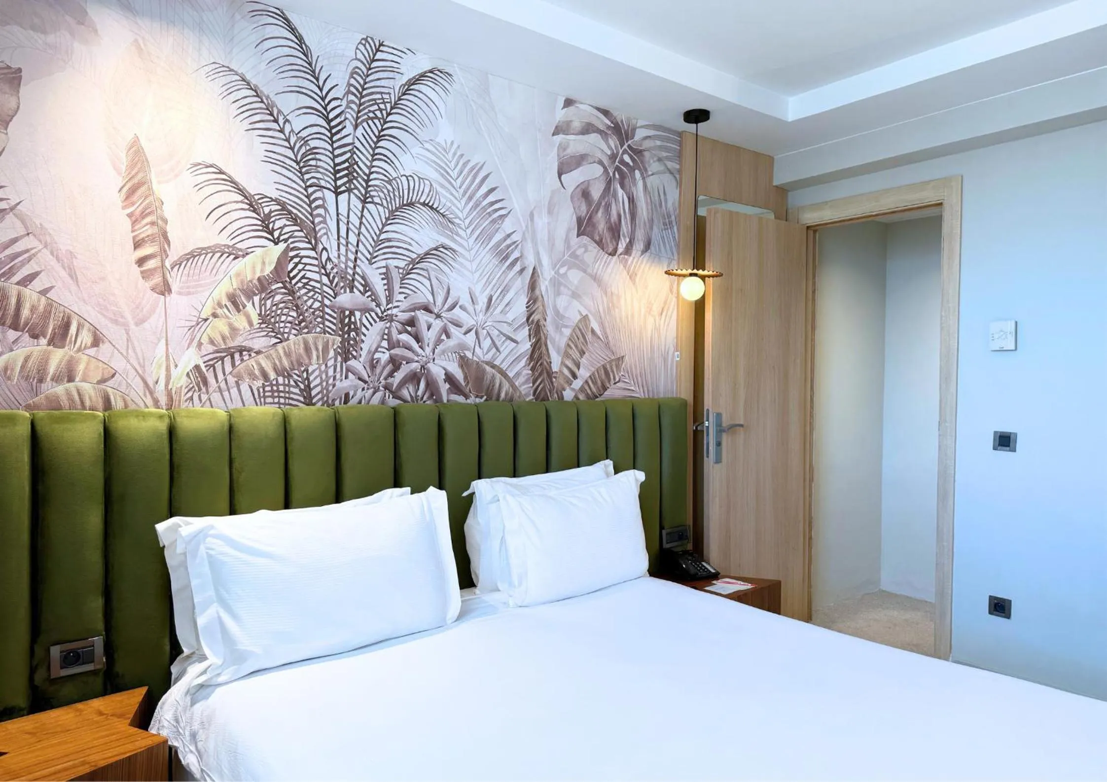 Bedroom, Bed in Kenzi Solazur