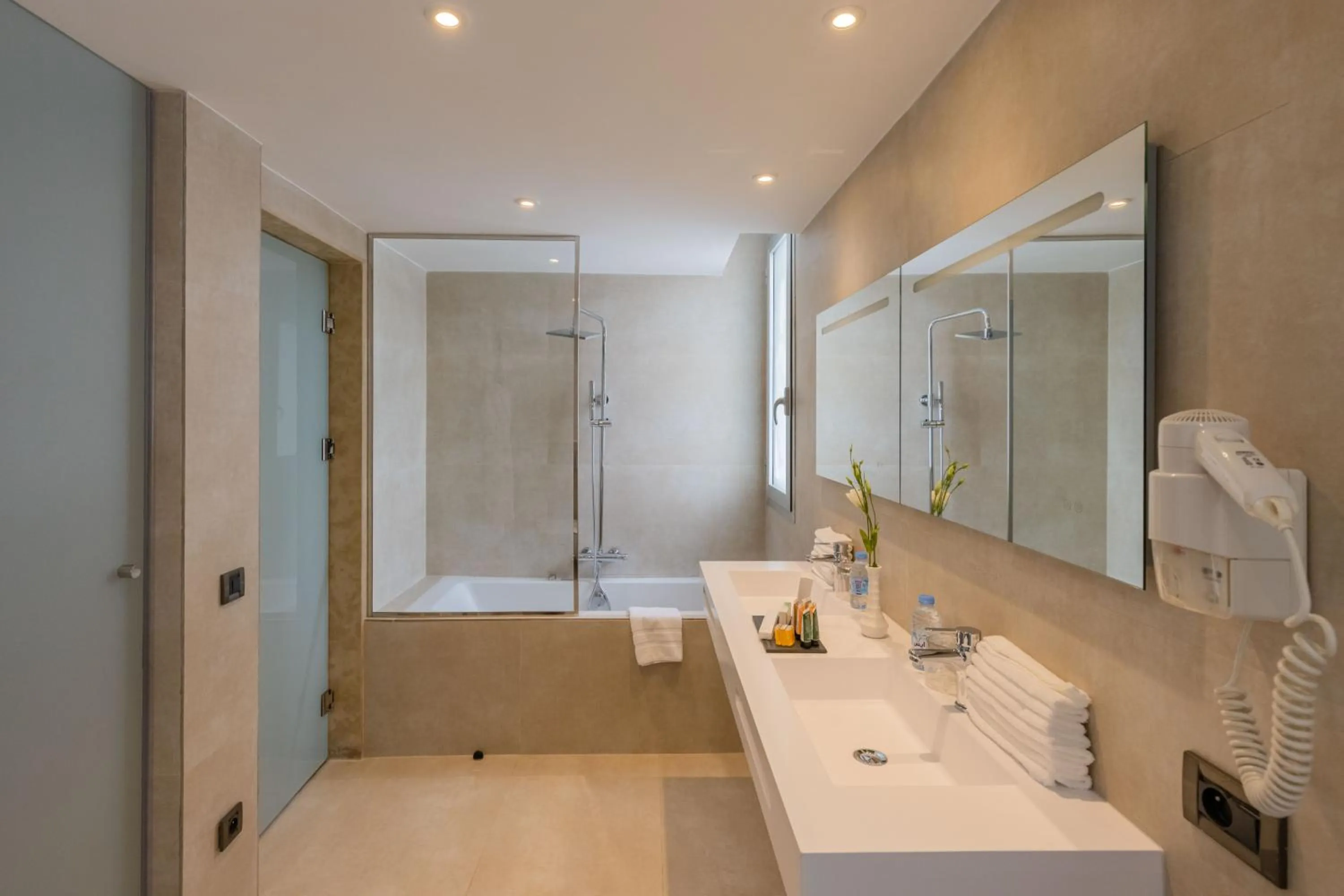 Shower in Kenzi Solazur