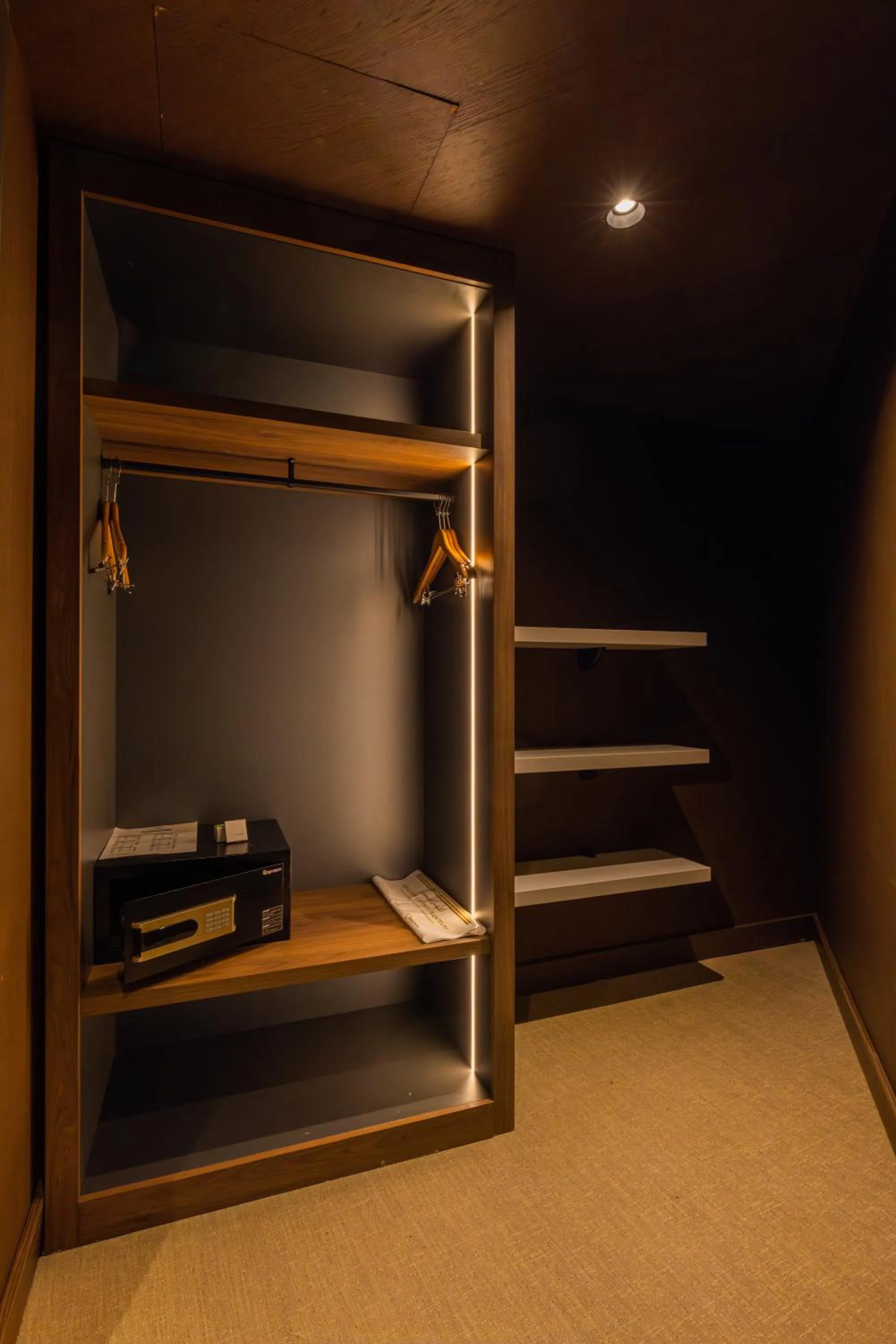 safe in Kenzi Solazur