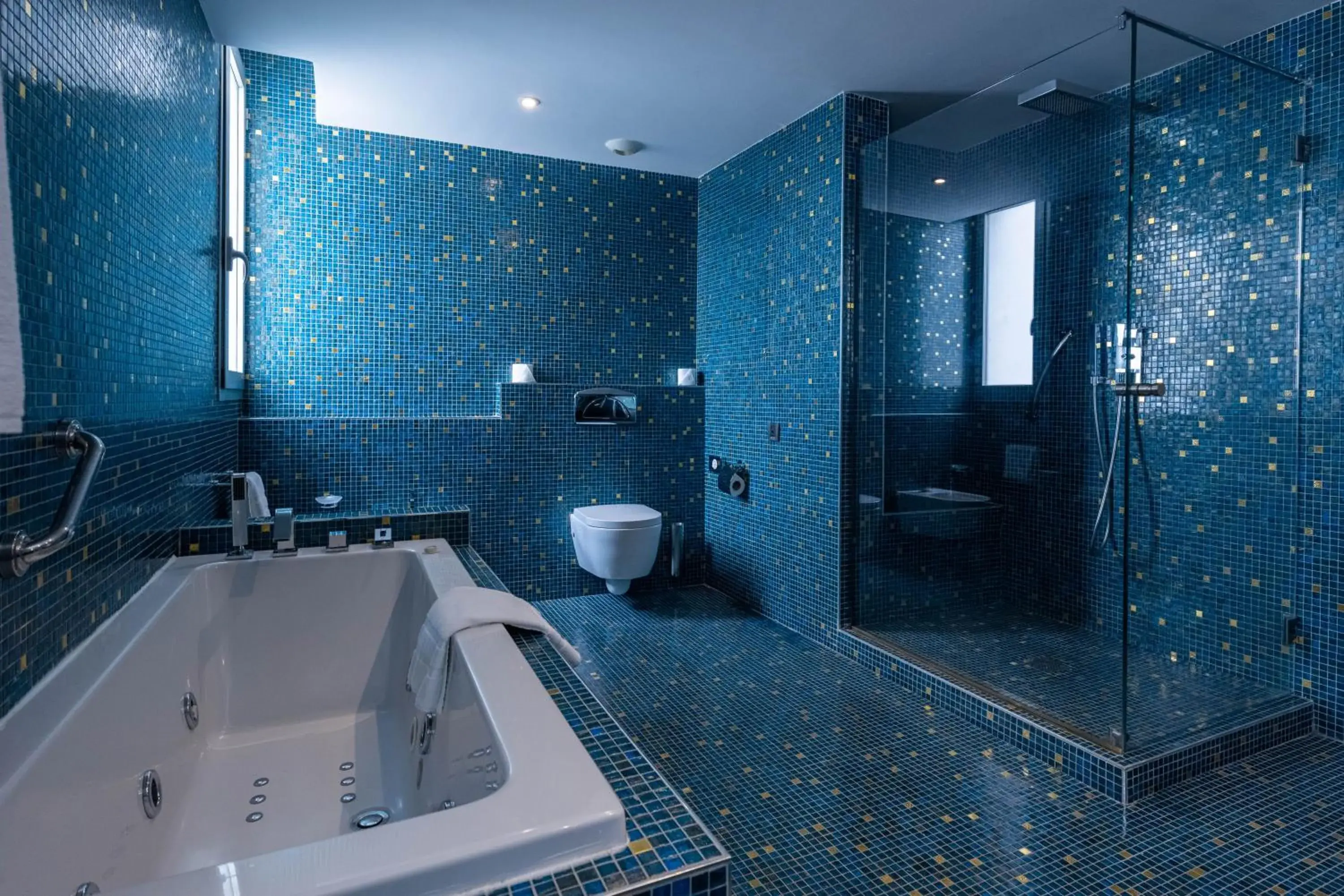 Bathroom in Kenzi Solazur