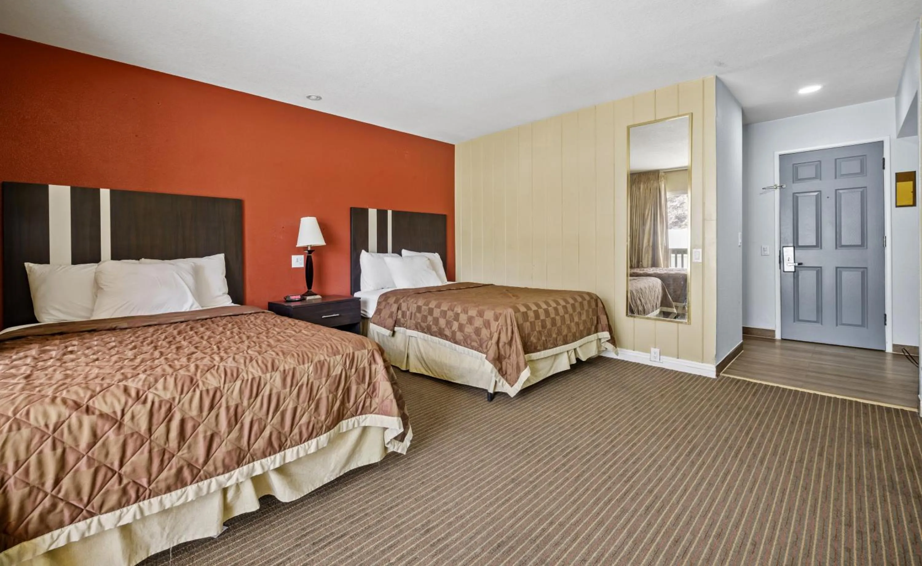 Bed in Sol Springs Inn