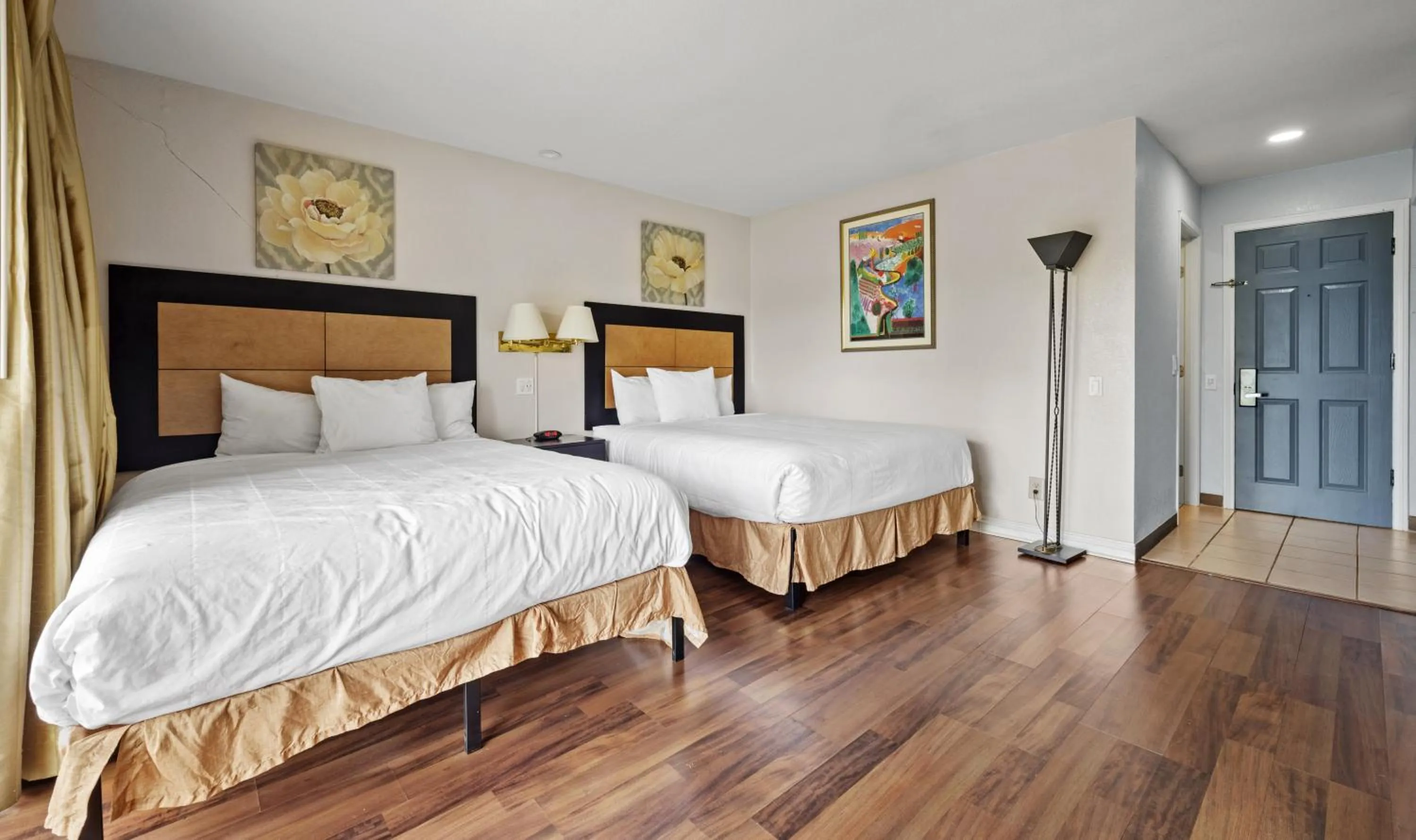 Bed in Sol Springs Inn