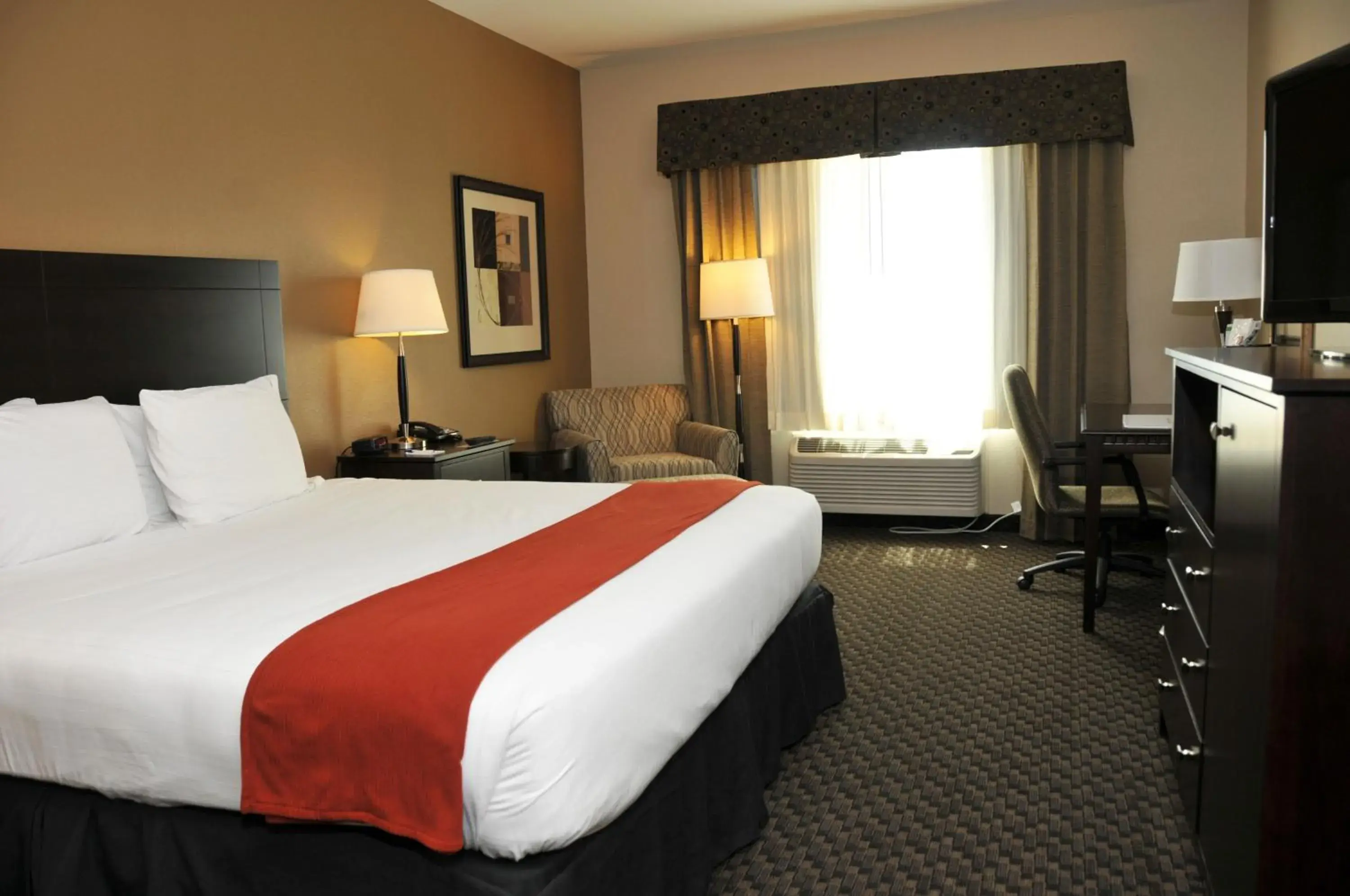King Room - Disability Access in Holiday Inn Express & Suites Clinton by IHG King Room - Disability Access in Holiday Inn Express & Suites Clinton by IHG
