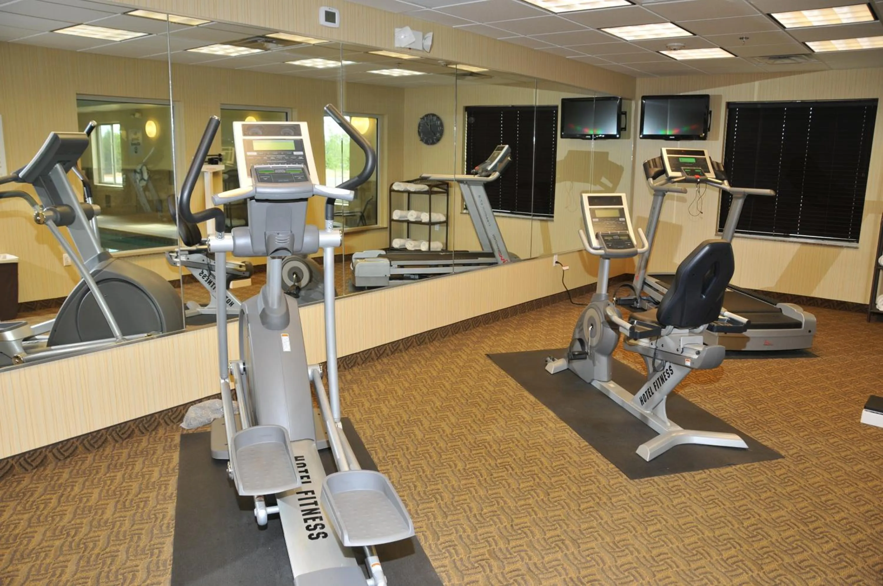 Fitness centre/facilities in Holiday Inn Express & Suites Clinton by IHG