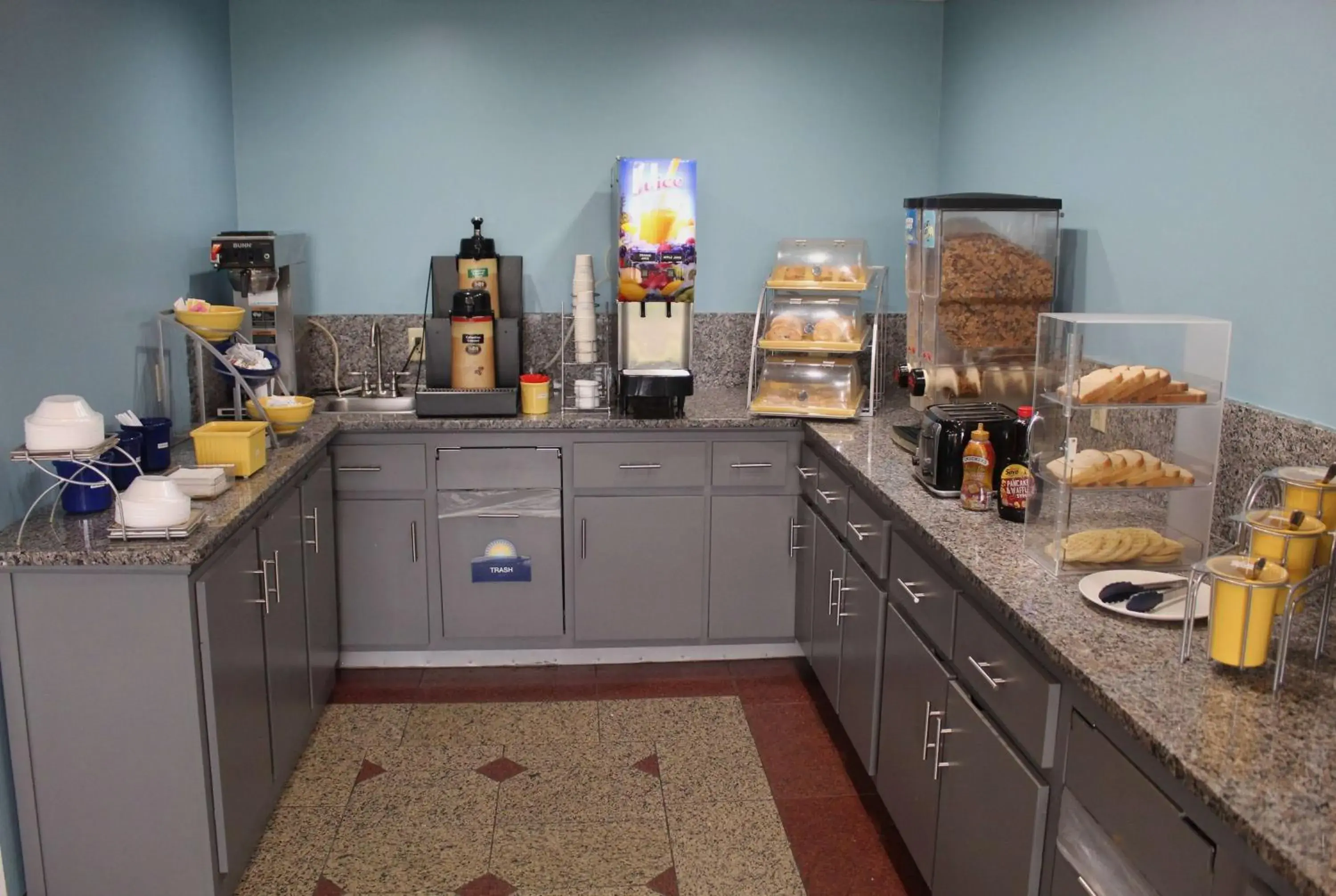 Property building in Days Inn by Wyndham Franklin Property building in Days Inn by Wyndham Franklin